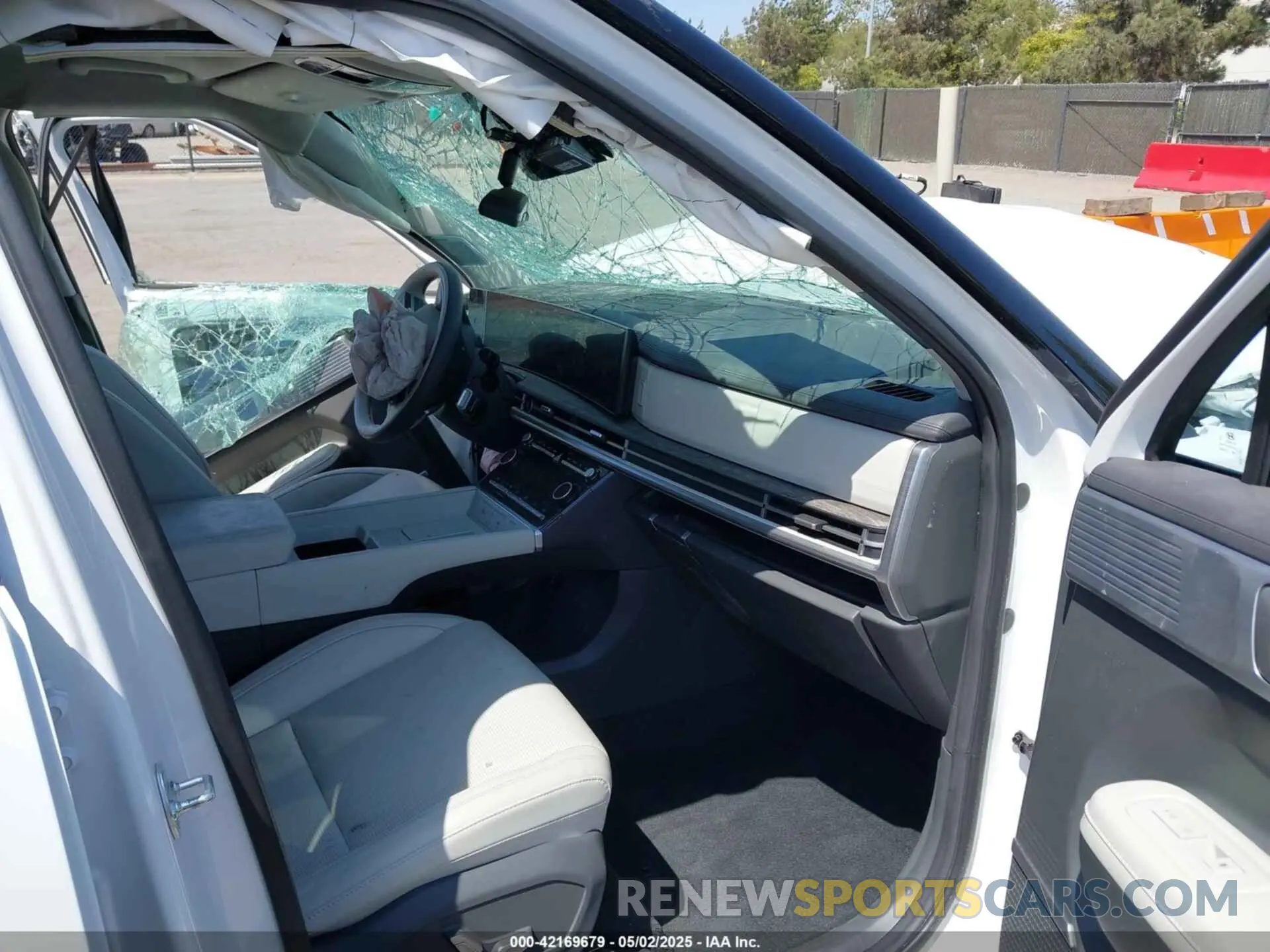5 Photograph of a damaged car 5NMP54GL0RH043063 HYUNDAI SANTA FE 2024