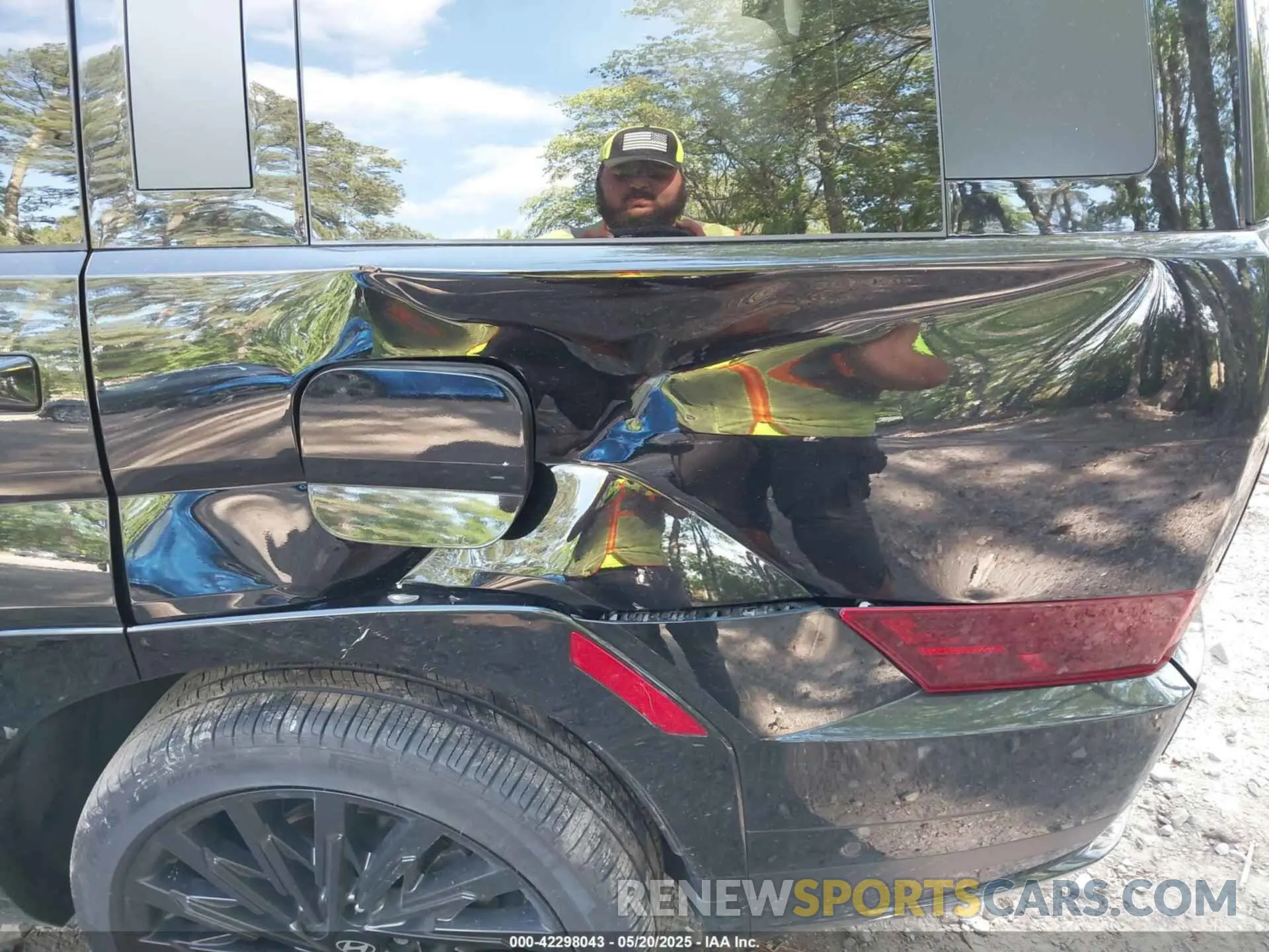 6 Photograph of a damaged car 5NMP5DGL8RH030609 HYUNDAI SANTA FE 2024