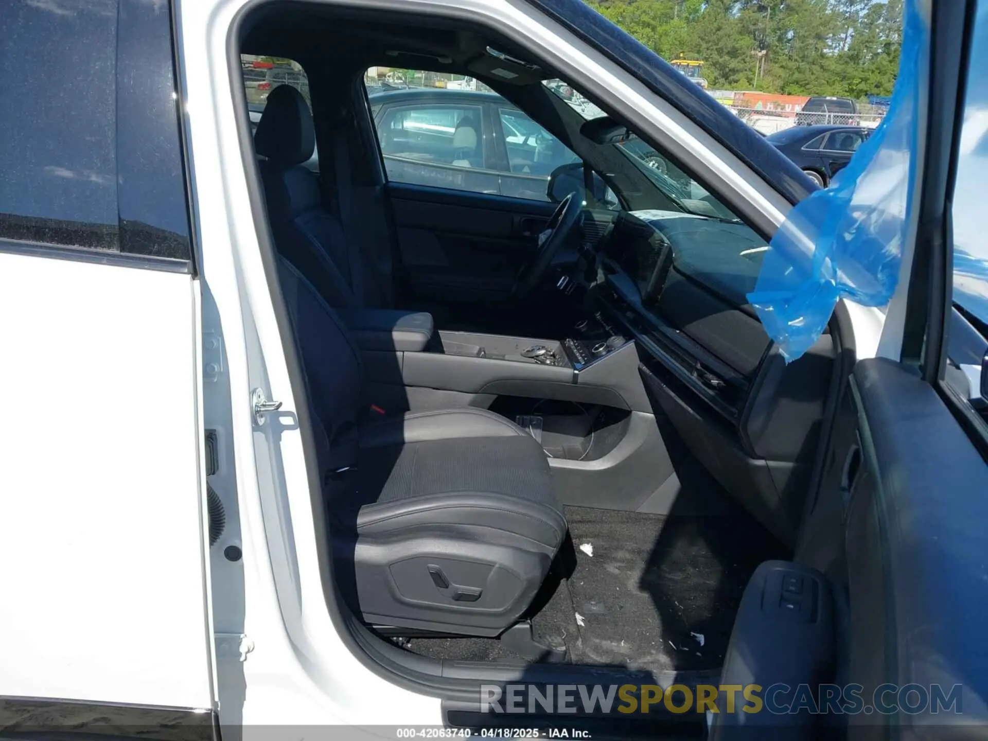 5 Photograph of a damaged car 5NMP5DGL8RH048723 HYUNDAI SANTA FE 2024