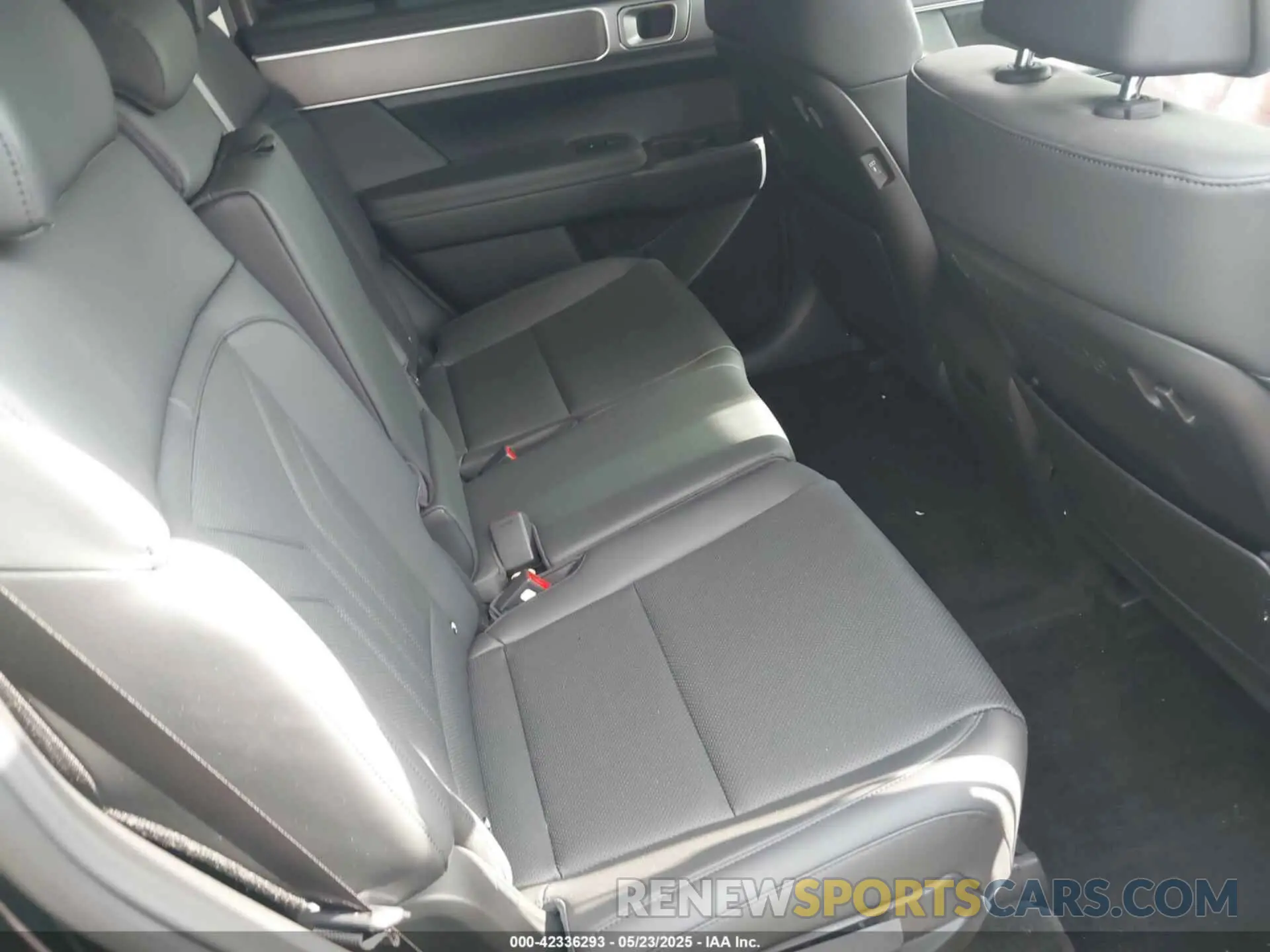 8 Фотография поврежденного автомобиля 5NMP24GL2SH134799 HYUNDAI SANTA FE 2025