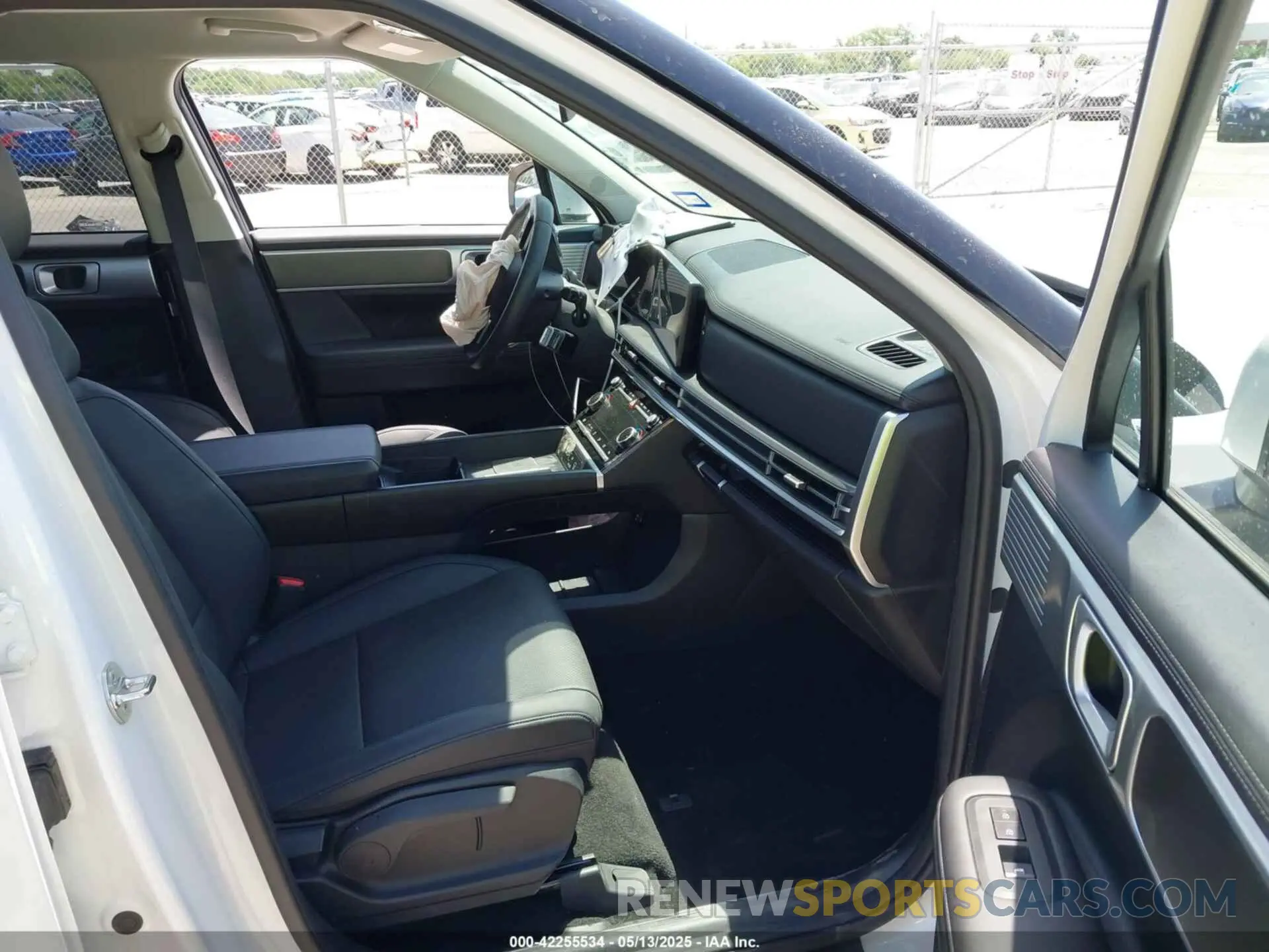 5 Photograph of a damaged car 5NMP24GL5SH076185 HYUNDAI SANTA FE 2025