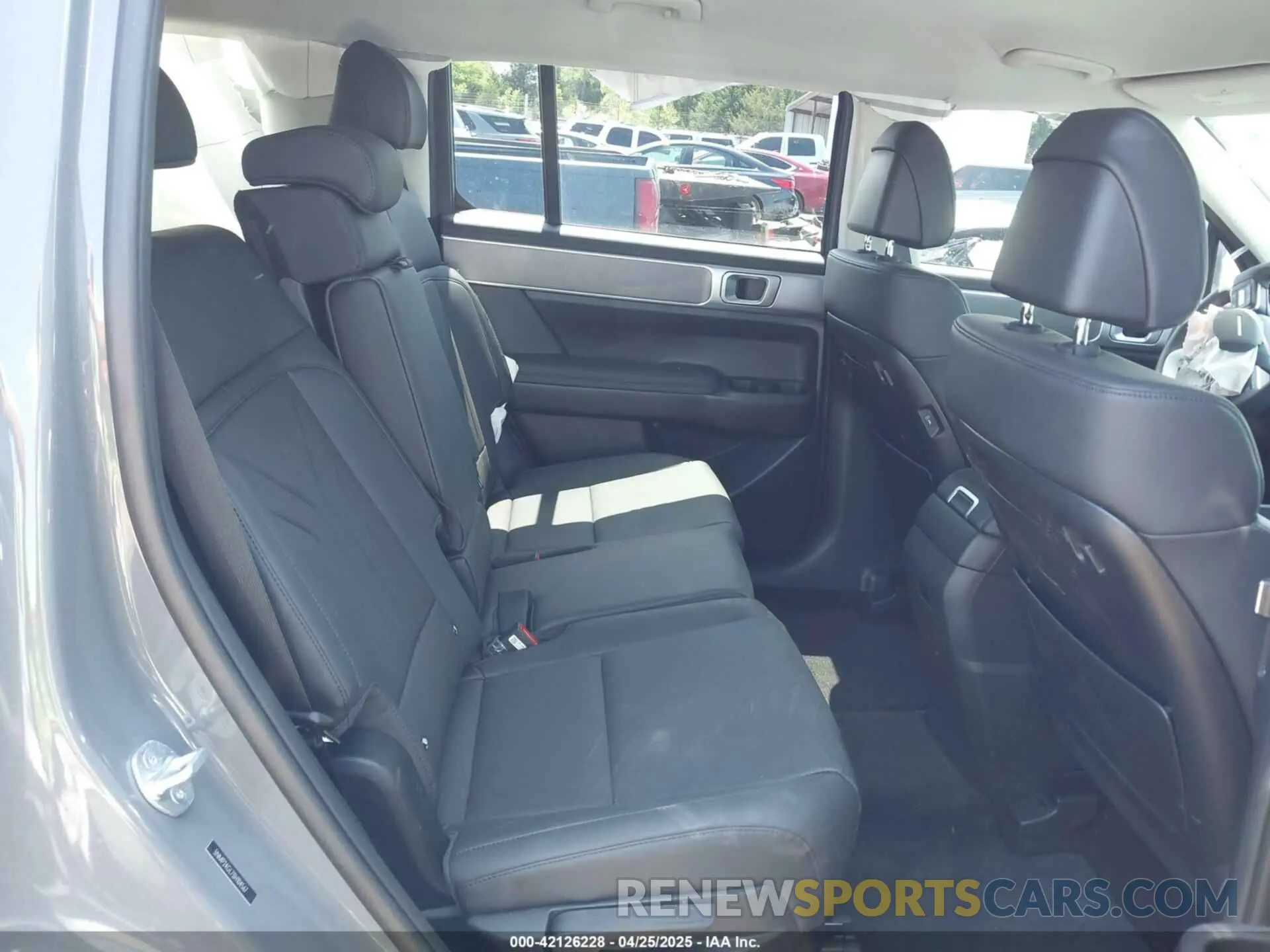 8 Фотография поврежденного автомобиля 5NMP24GL7SH104567 HYUNDAI SANTA FE 2025
