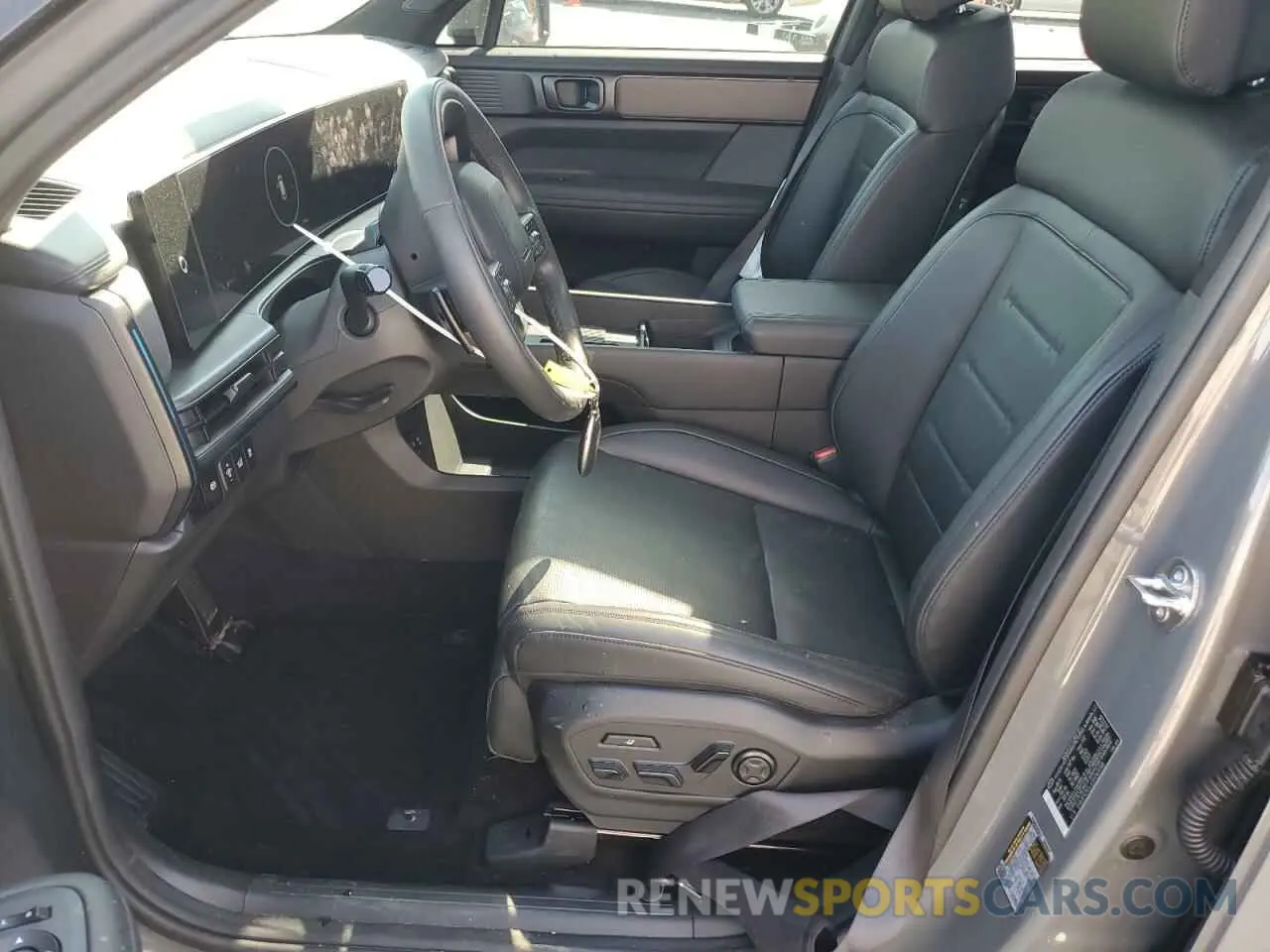 7 Photograph of a damaged car 5NMP5DGL6SH069088 HYUNDAI SANTA FE 2025