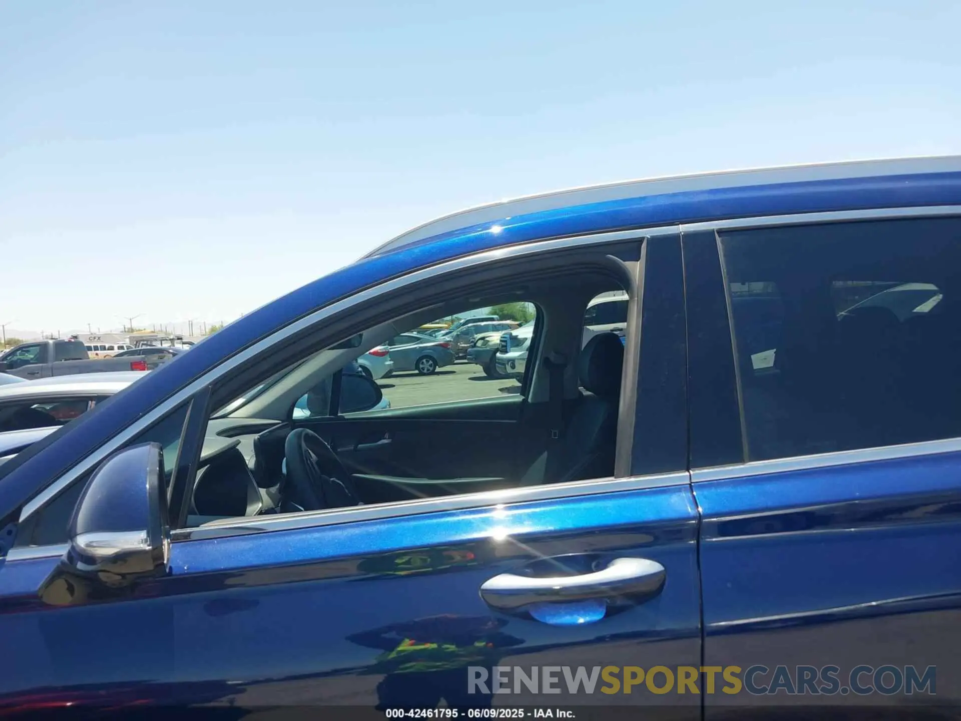 18 Photograph of a damaged car 5NMS5DA1XPH004396 HYUNDAI SANTA FE HYBRID 2023