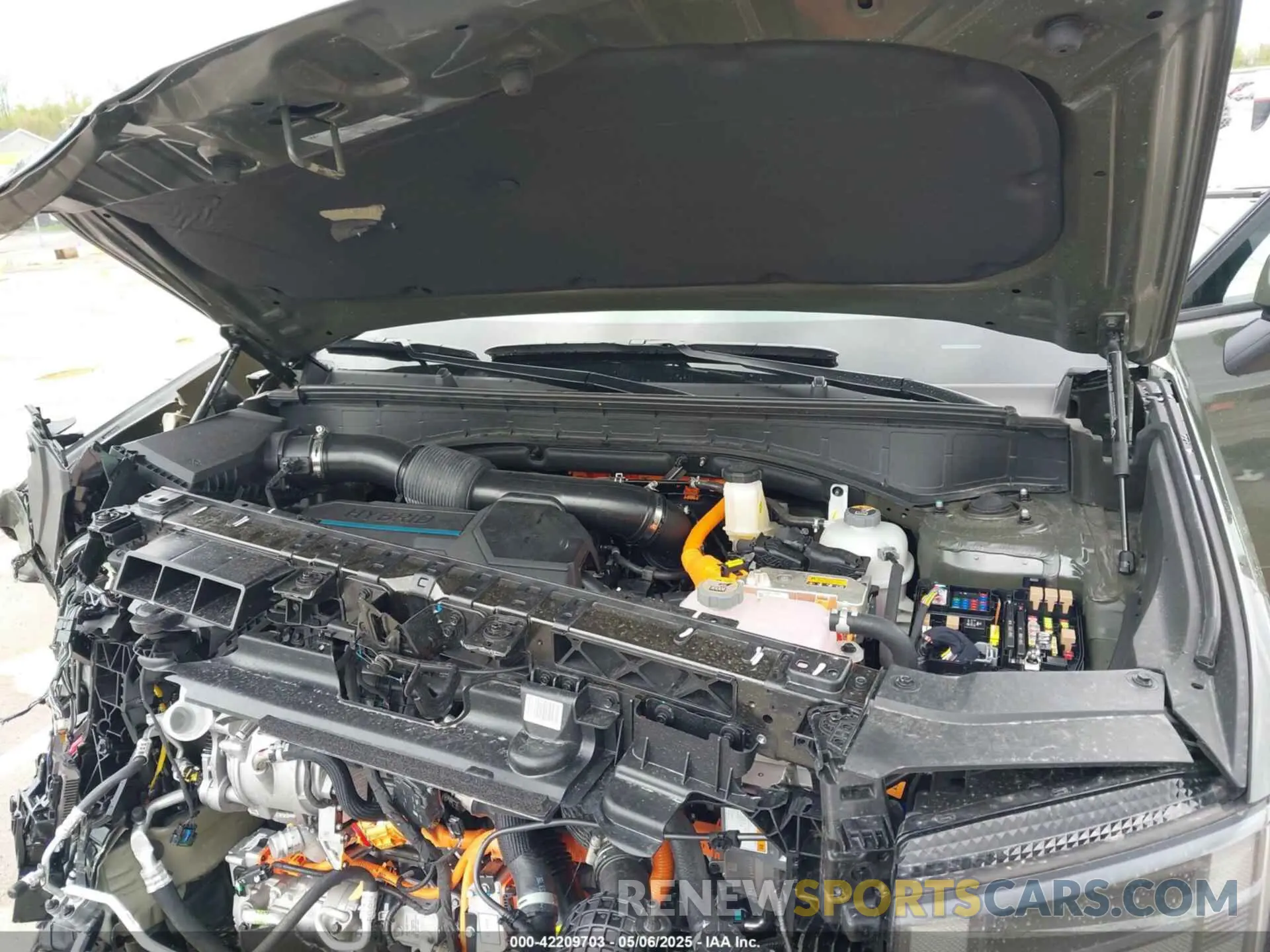 10 Photograph of a damaged car 5NMP3DG13RH005220 HYUNDAI SANTA FE HYBRID 2024