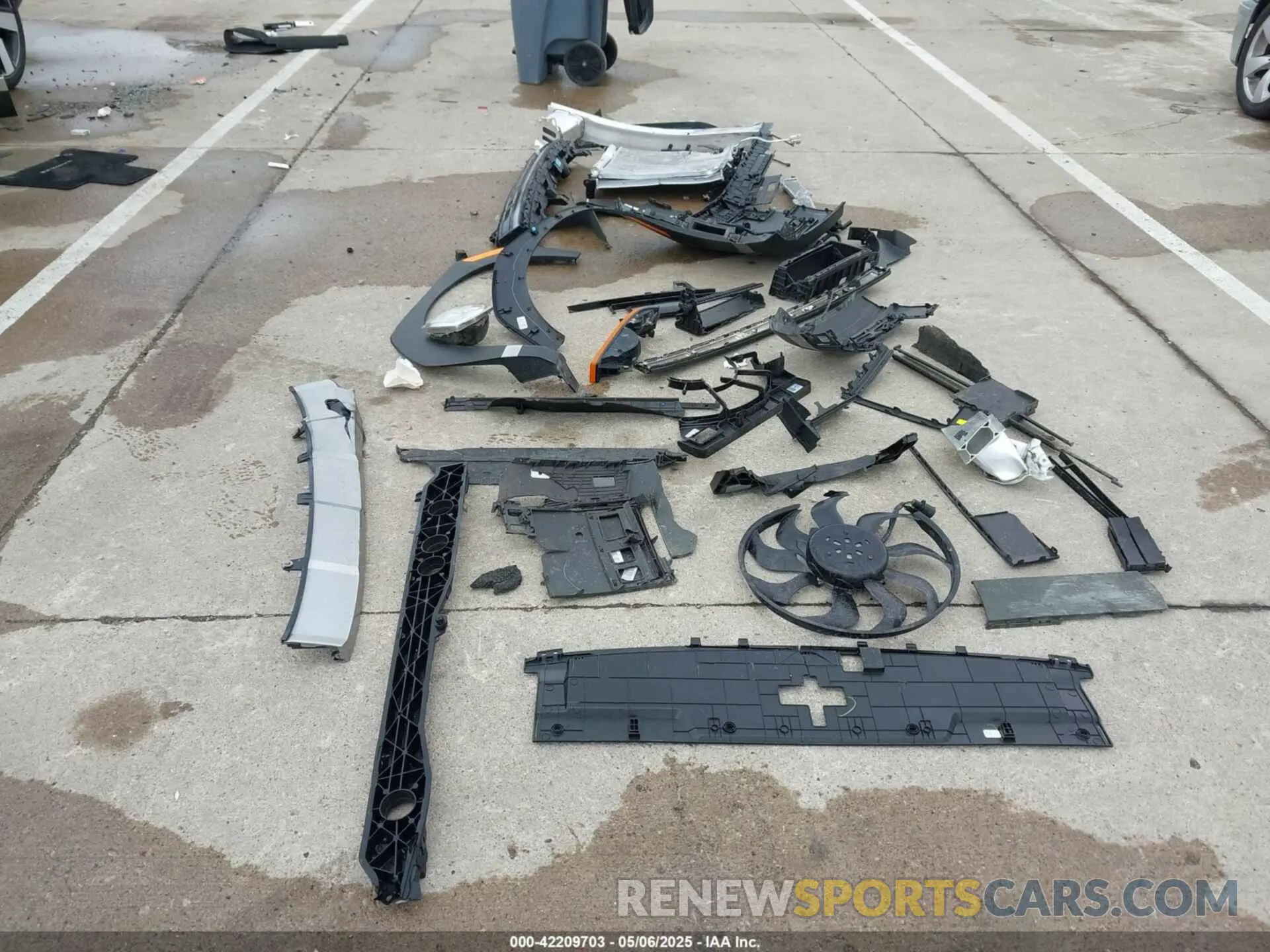 12 Photograph of a damaged car 5NMP3DG13RH005220 HYUNDAI SANTA FE HYBRID 2024
