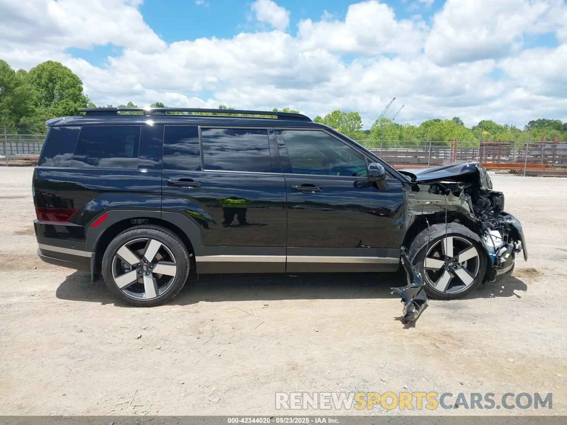 13 Photograph of a damaged car 5NMP34G11SH030610 HYUNDAI SANTA FE HYBRID 2025