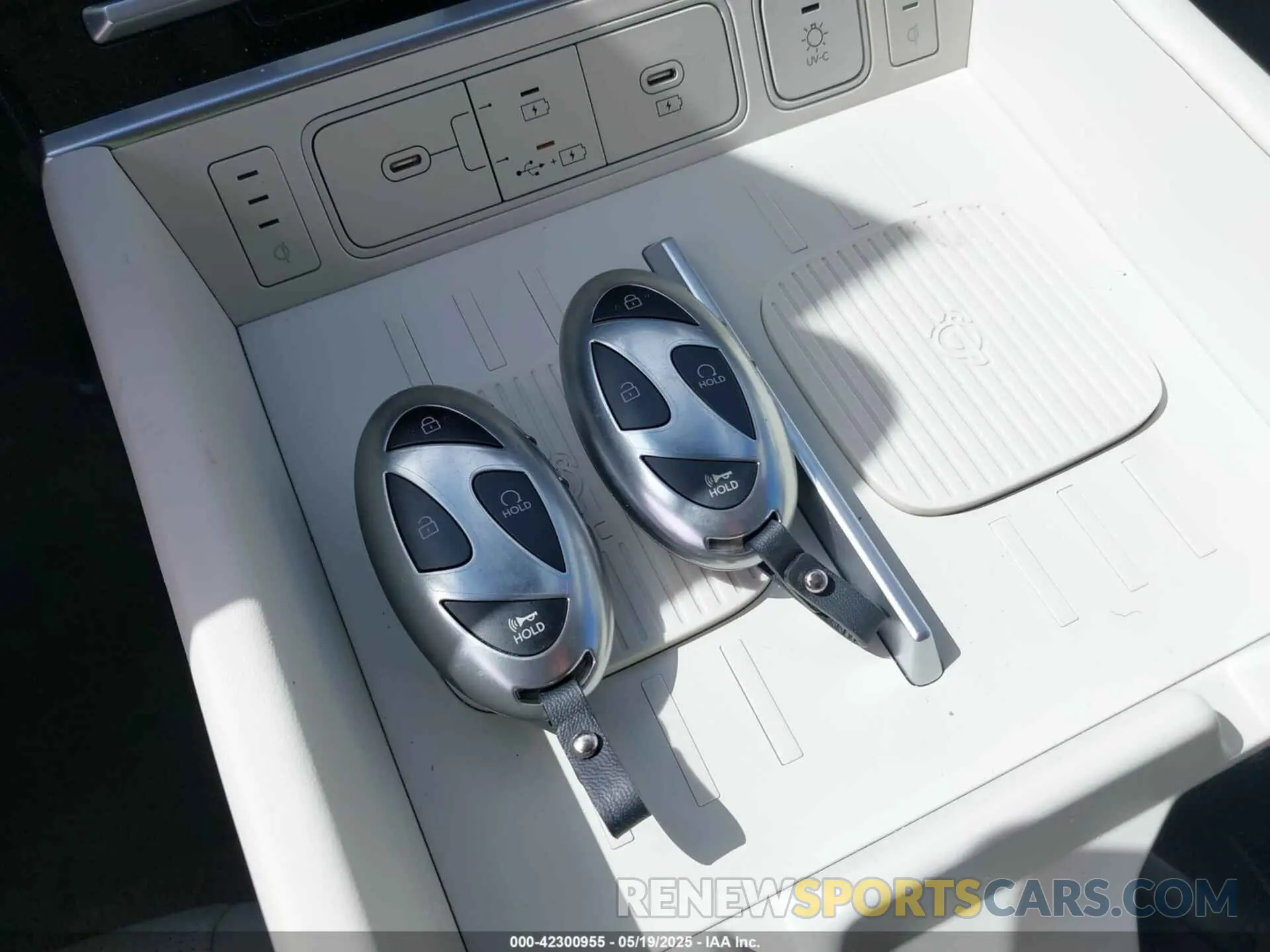 11 Фотография поврежденного автомобиля 5NMP5DG11SH032660 HYUNDAI SANTA FE HYBRID 2025