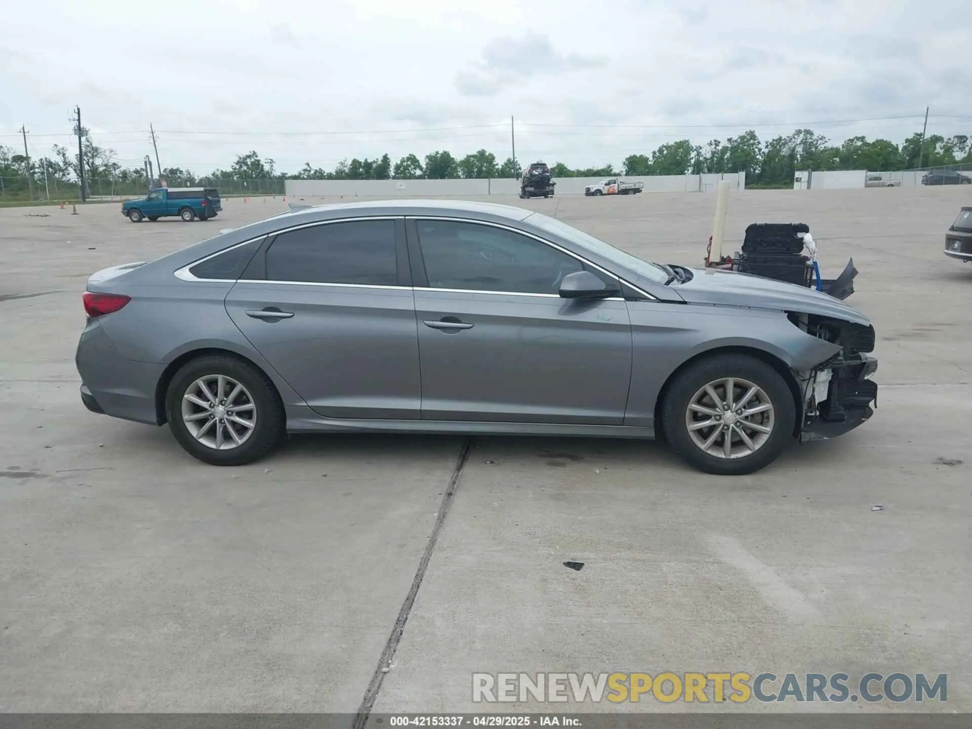13 Photograph of a damaged car 5NPE24AF0KH777648 HYUNDAI SONATA 2019