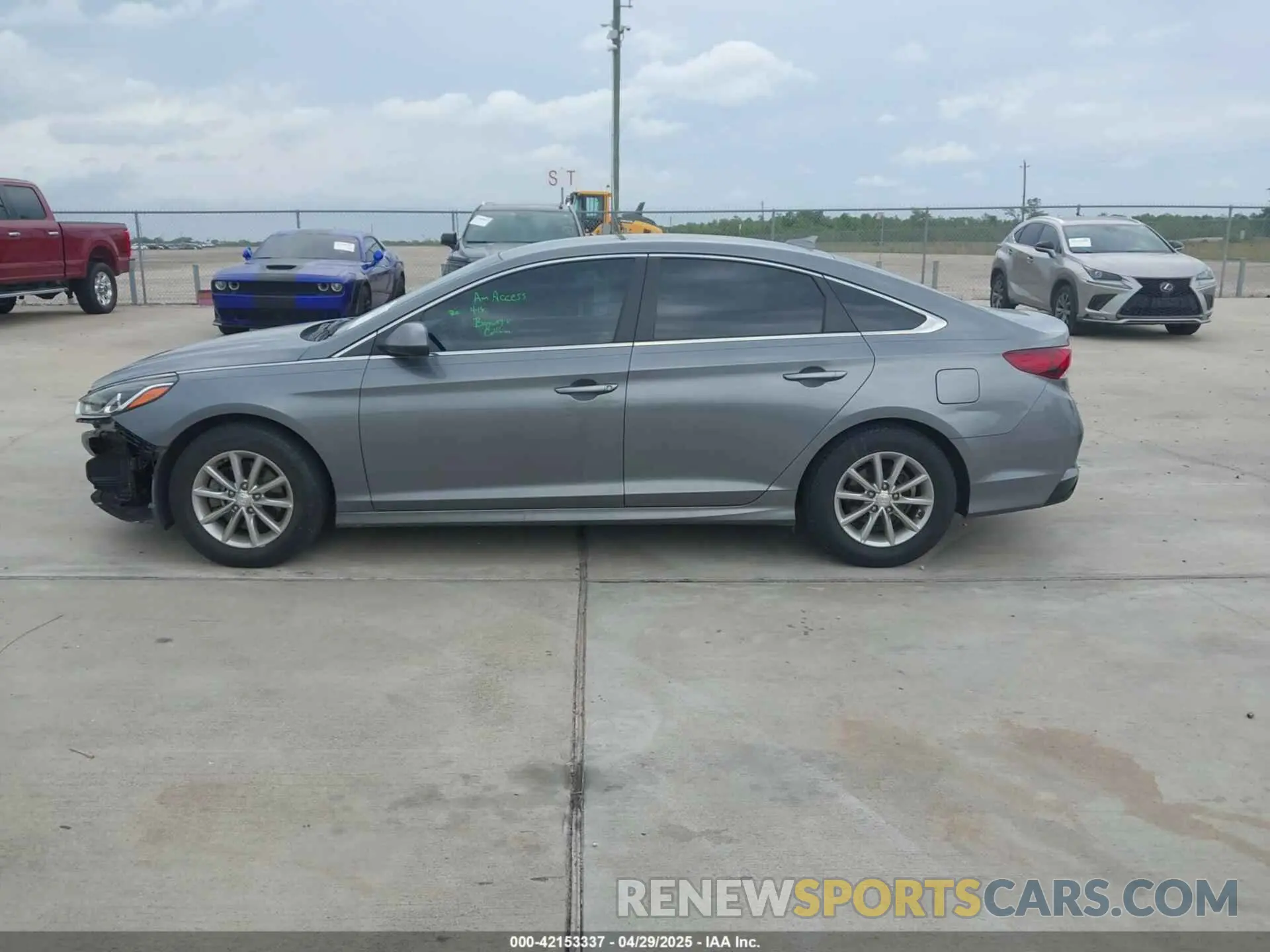 14 Photograph of a damaged car 5NPE24AF0KH777648 HYUNDAI SONATA 2019