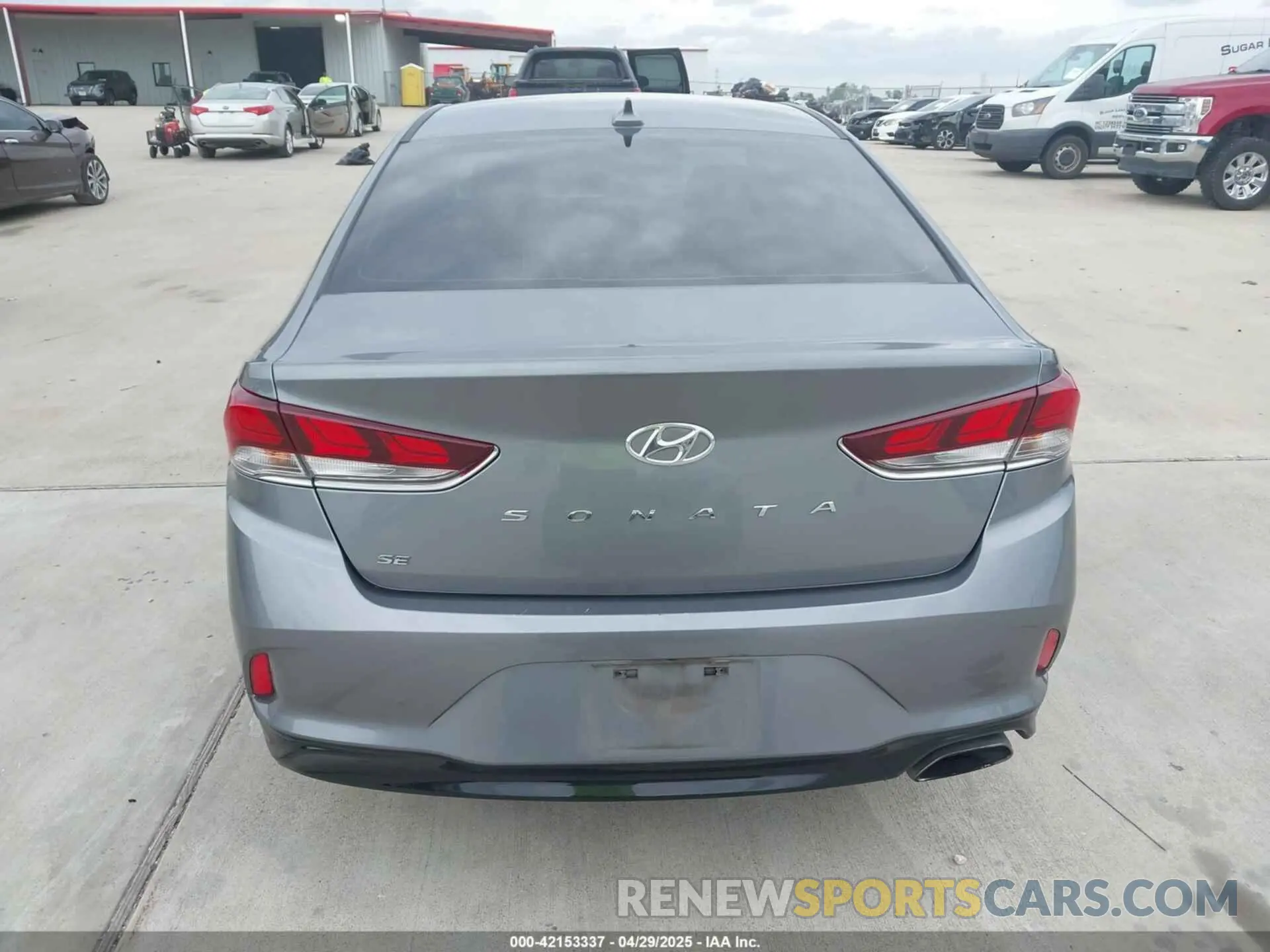16 Photograph of a damaged car 5NPE24AF0KH777648 HYUNDAI SONATA 2019