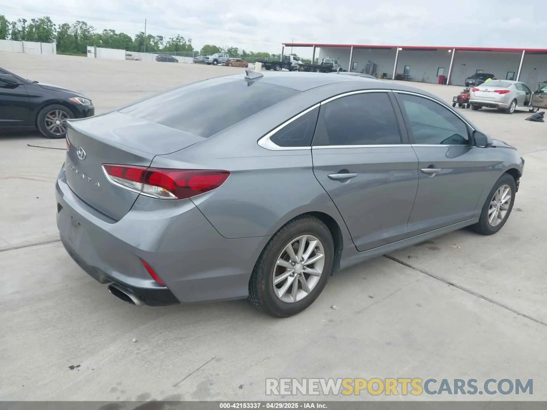 4 Photograph of a damaged car 5NPE24AF0KH777648 HYUNDAI SONATA 2019