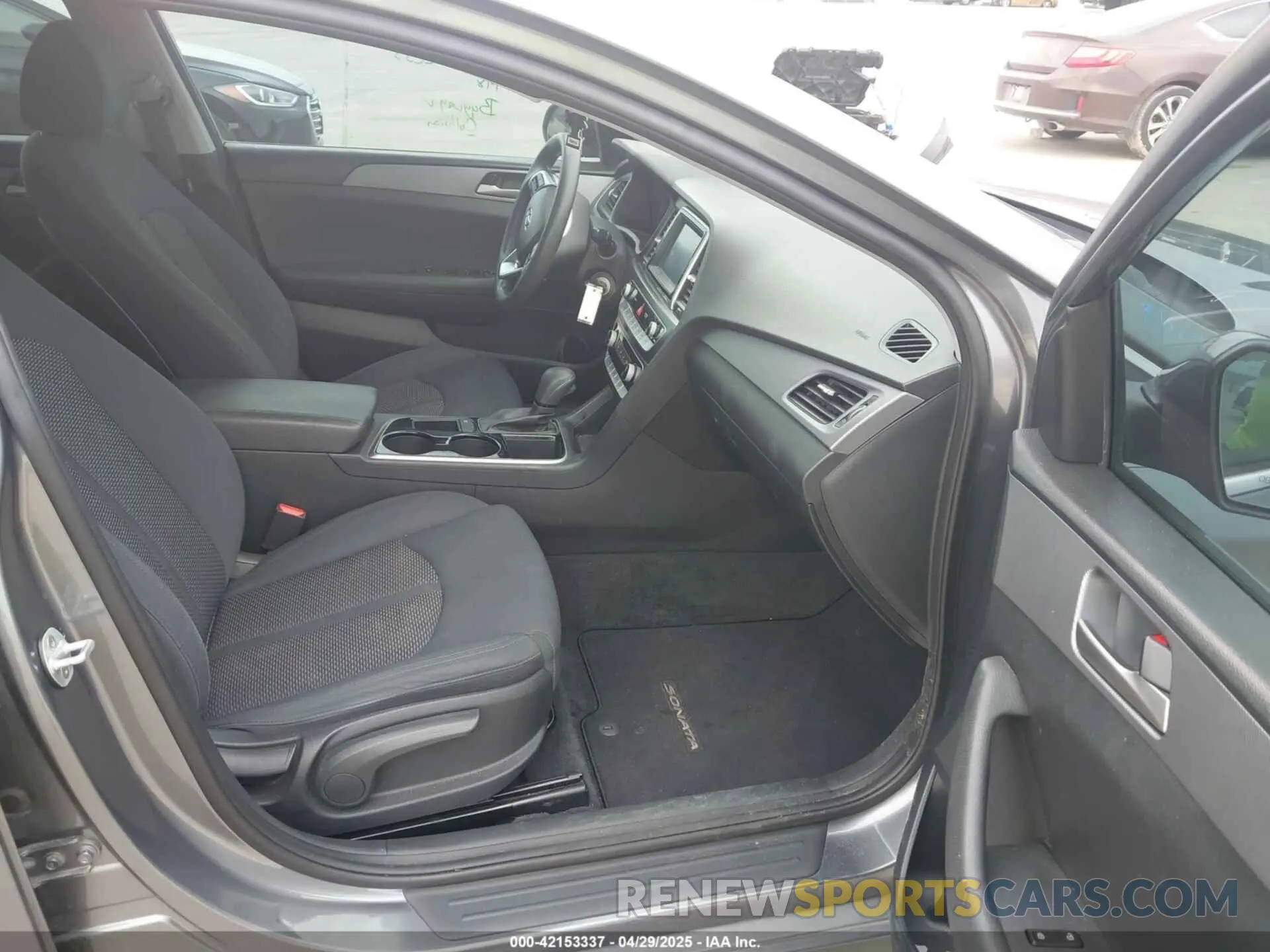 5 Photograph of a damaged car 5NPE24AF0KH777648 HYUNDAI SONATA 2019
