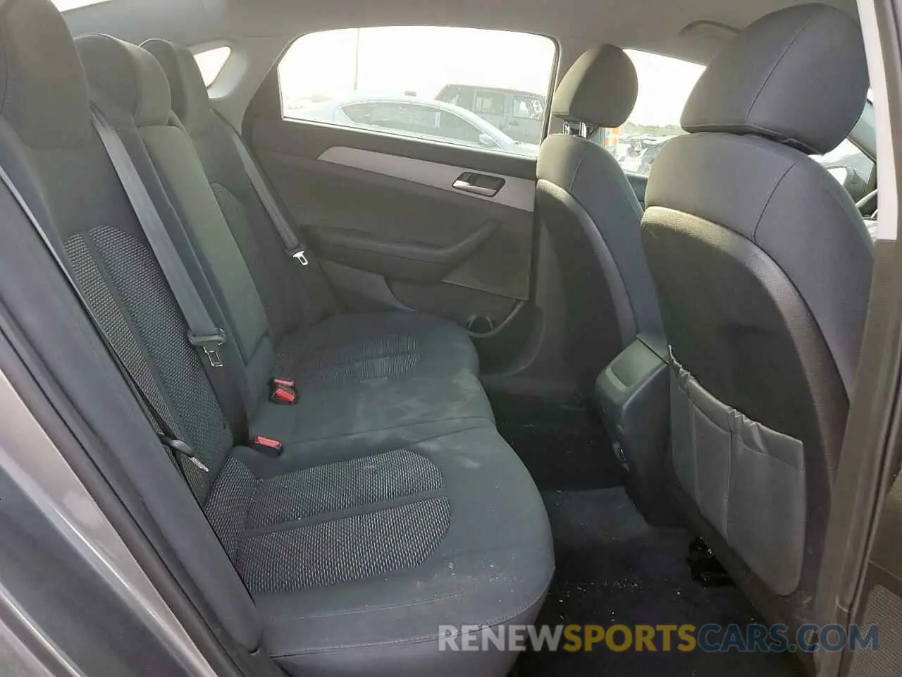 10 Photograph of a damaged car 5NPE24AF1KH738194 HYUNDAI SONATA 2019