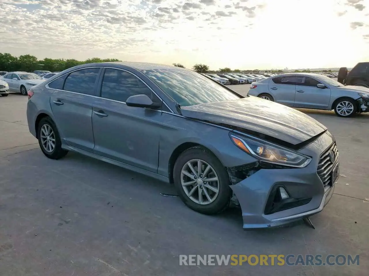 4 Photograph of a damaged car 5NPE24AF1KH738194 HYUNDAI SONATA 2019