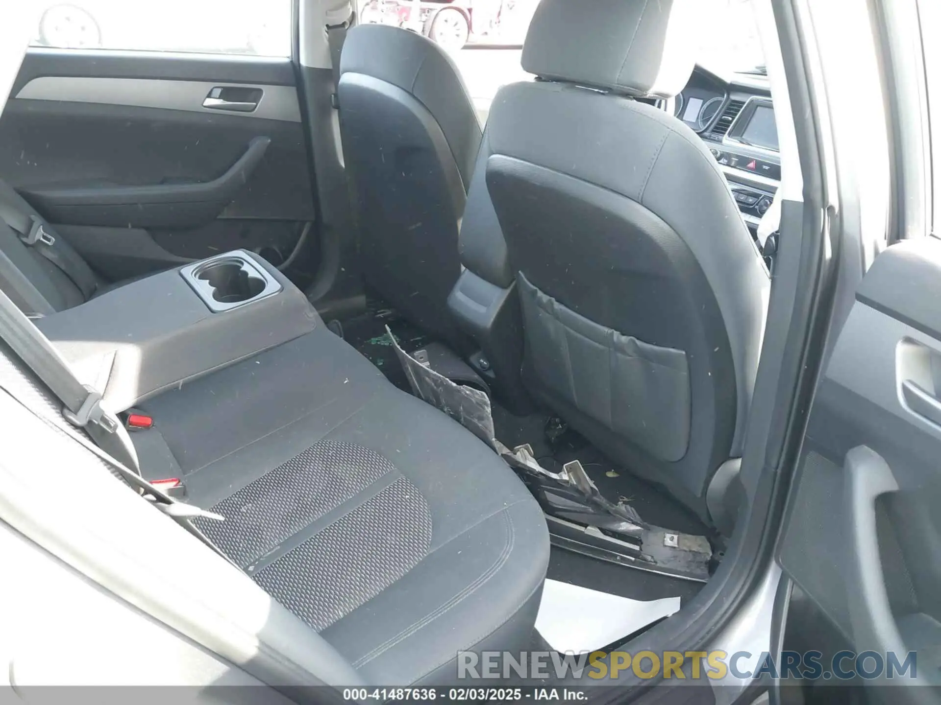 8 Photograph of a damaged car 5NPE24AF1KH738762 HYUNDAI SONATA 2019