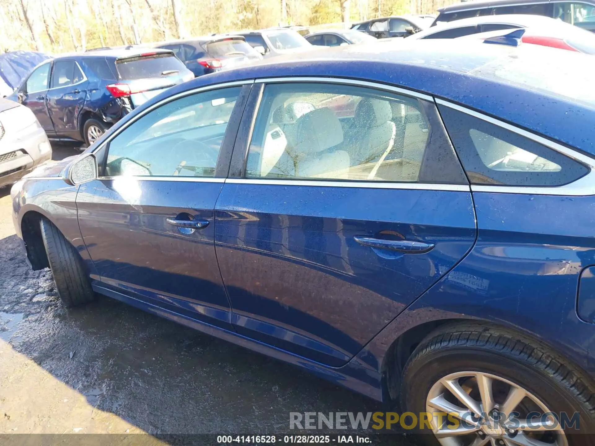 14 Photograph of a damaged car 5NPE24AF1KH738891 HYUNDAI SONATA 2019