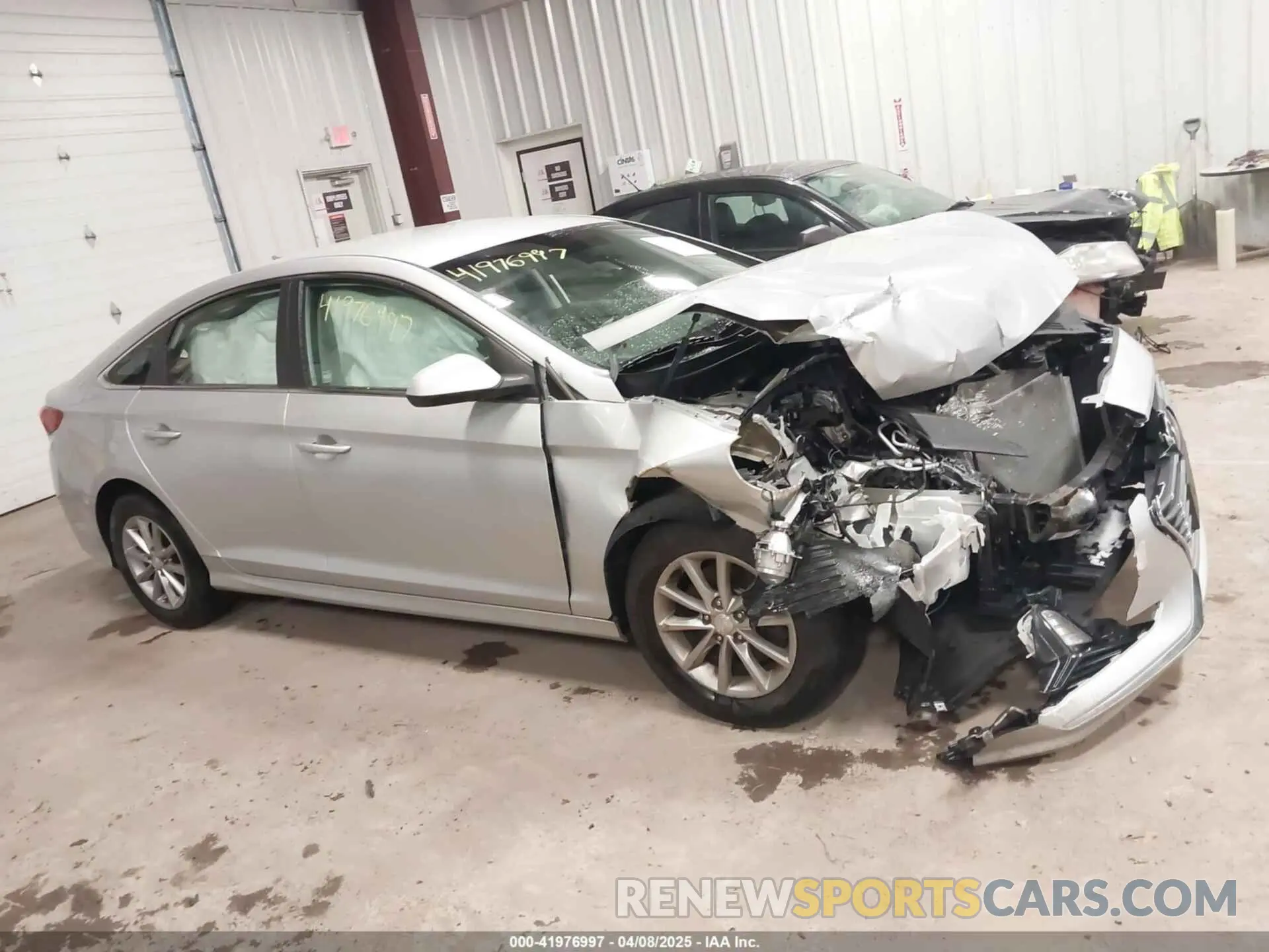 12 Фотография поврежденного автомобиля 5NPE24AF1KH744982 HYUNDAI SONATA 2019