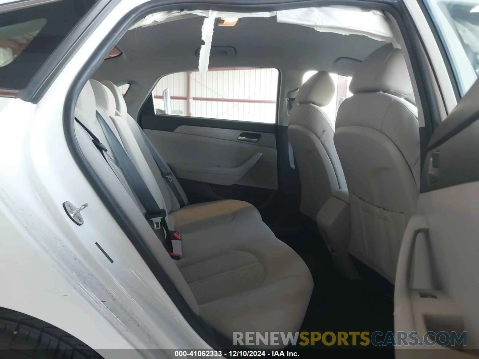 8 Photograph of a damaged car 5NPE24AF1KH746179 HYUNDAI SONATA 2019