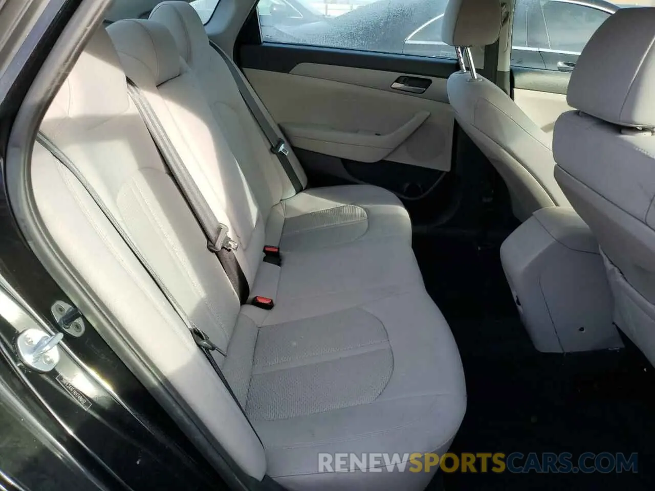 10 Photograph of a damaged car 5NPE24AF1KH749602 HYUNDAI SONATA 2019