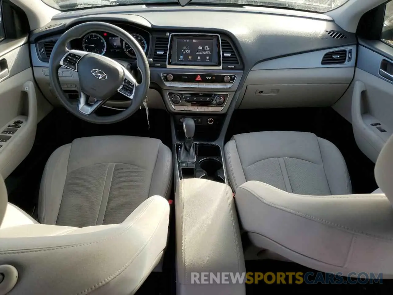 8 Photograph of a damaged car 5NPE24AF1KH749602 HYUNDAI SONATA 2019