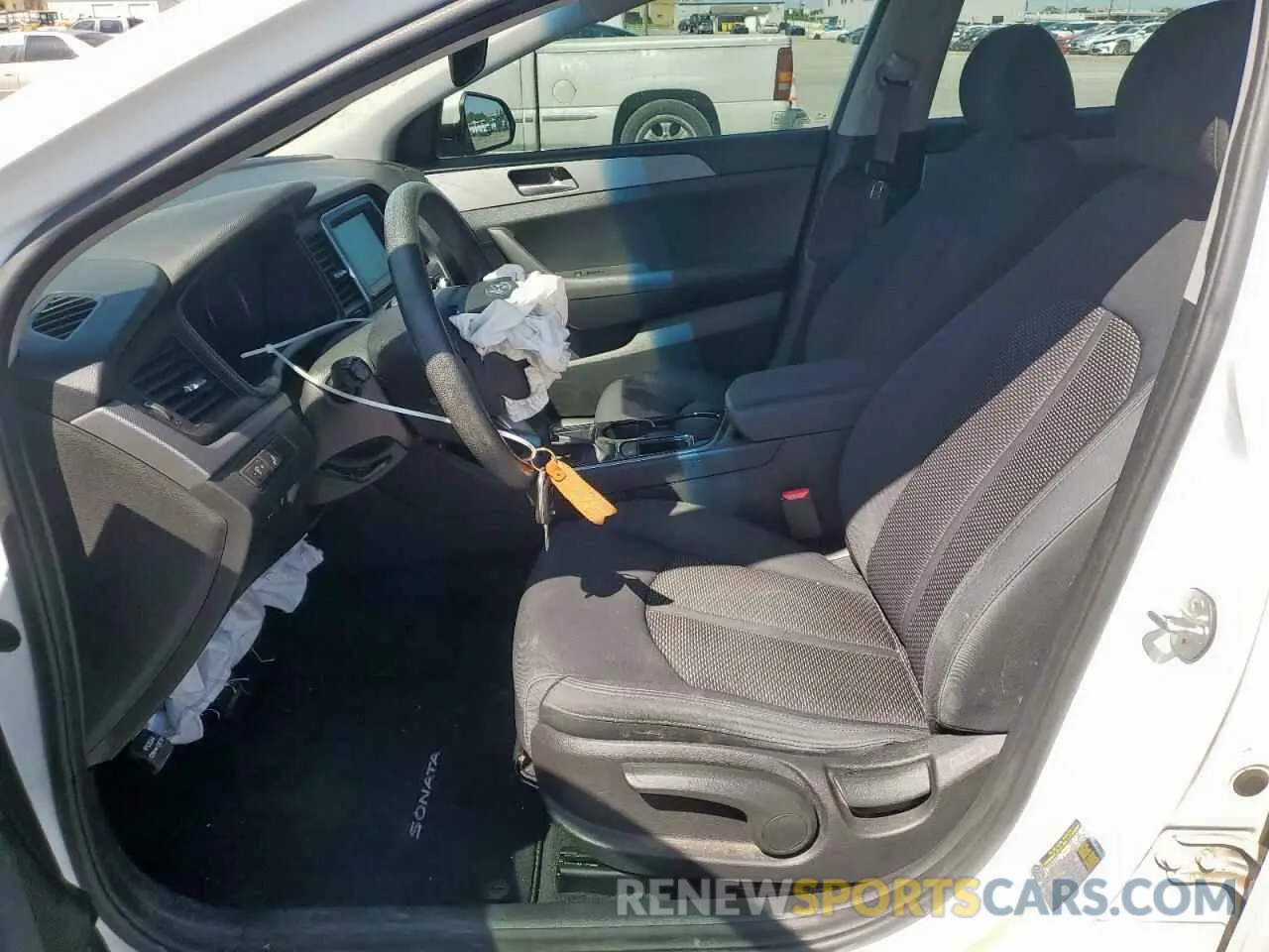 7 Photograph of a damaged car 5NPE24AF1KH756470 HYUNDAI SONATA 2019