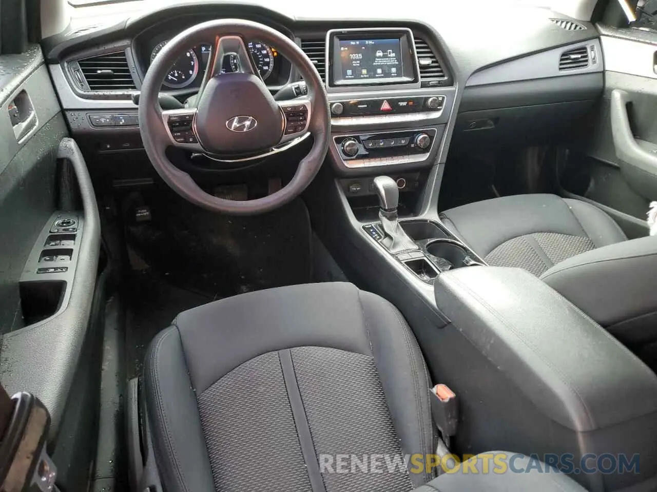 8 Photograph of a damaged car 5NPE24AF1KH776007 HYUNDAI SONATA 2019