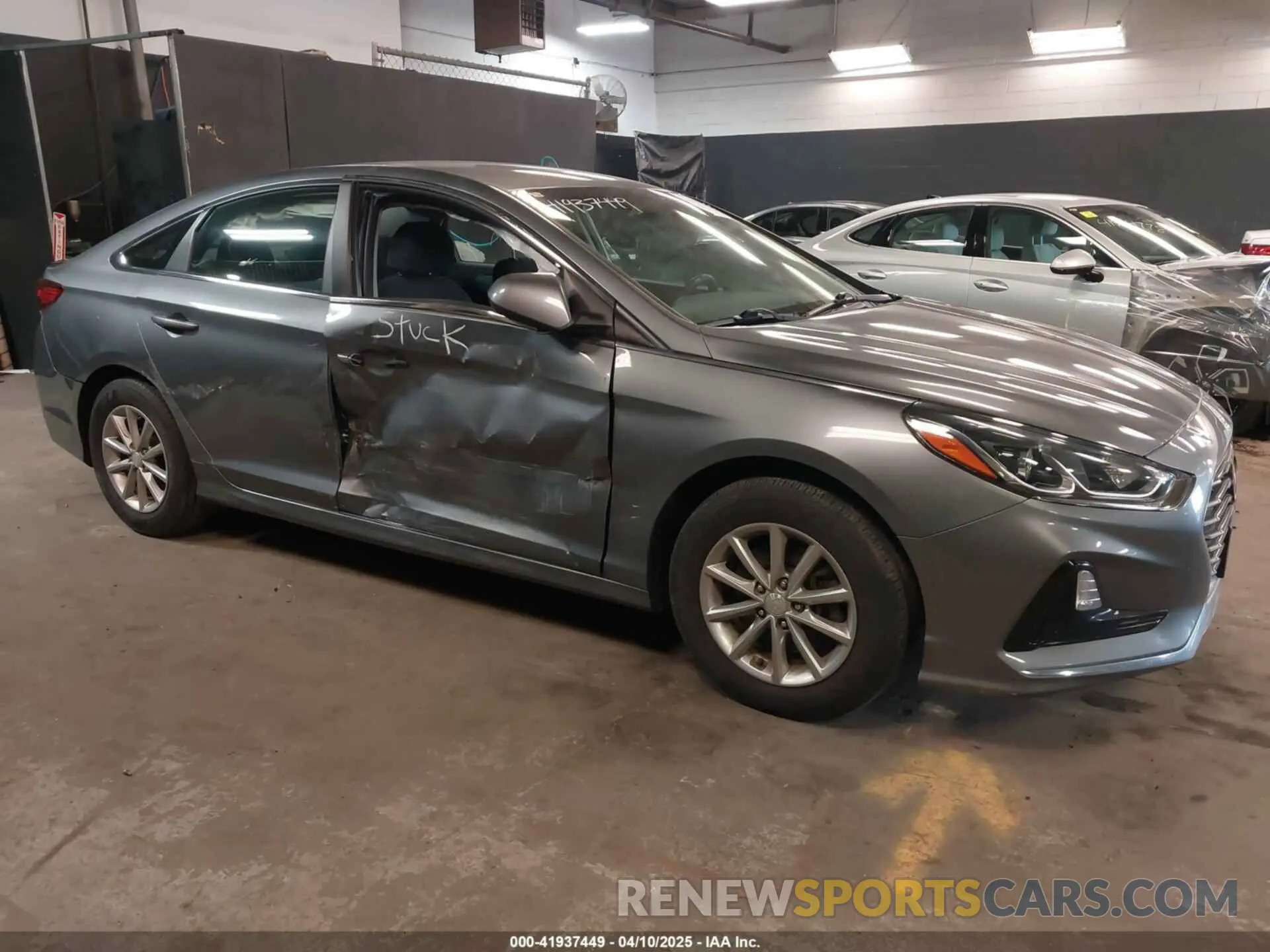 1 Photograph of a damaged car 5NPE24AF2KH734400 HYUNDAI SONATA 2019