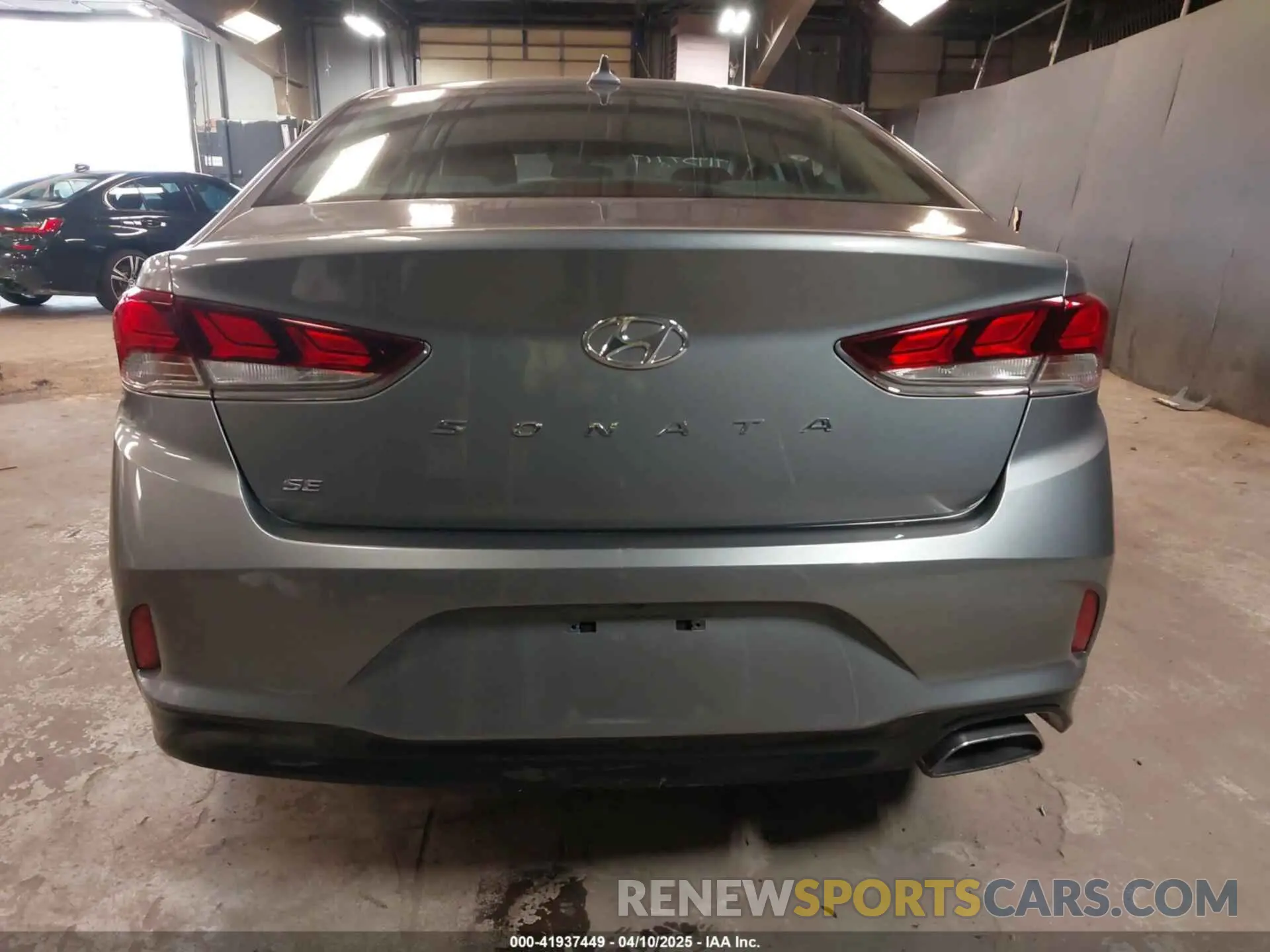 16 Photograph of a damaged car 5NPE24AF2KH734400 HYUNDAI SONATA 2019