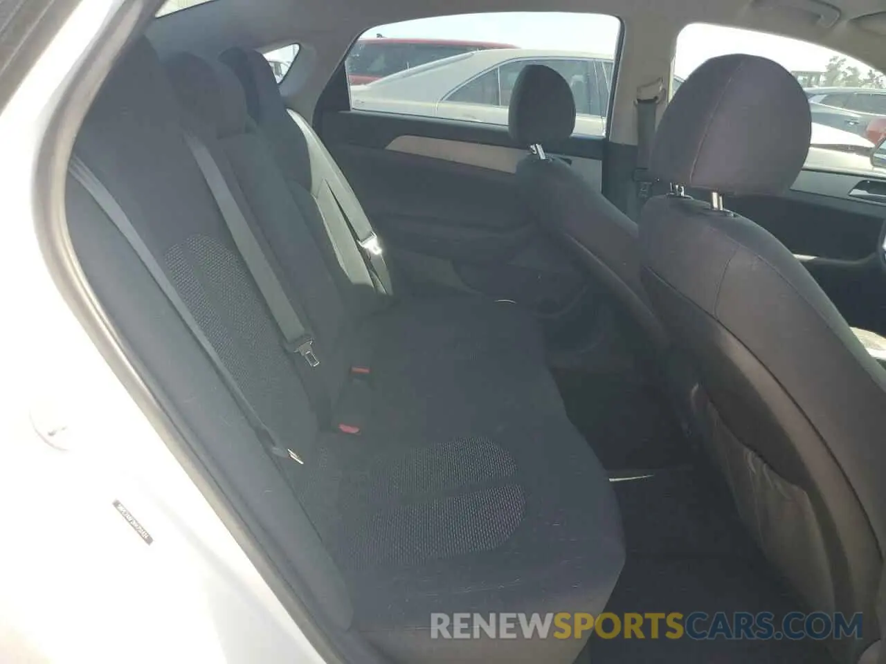 10 Photograph of a damaged car 5NPE24AF2KH751424 HYUNDAI SONATA 2019