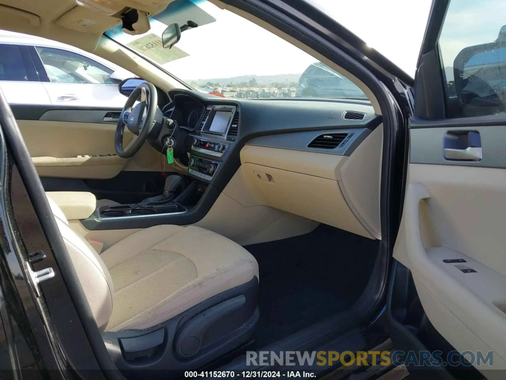 5 Photograph of a damaged car 5NPE24AF2KH755540 HYUNDAI SONATA 2019