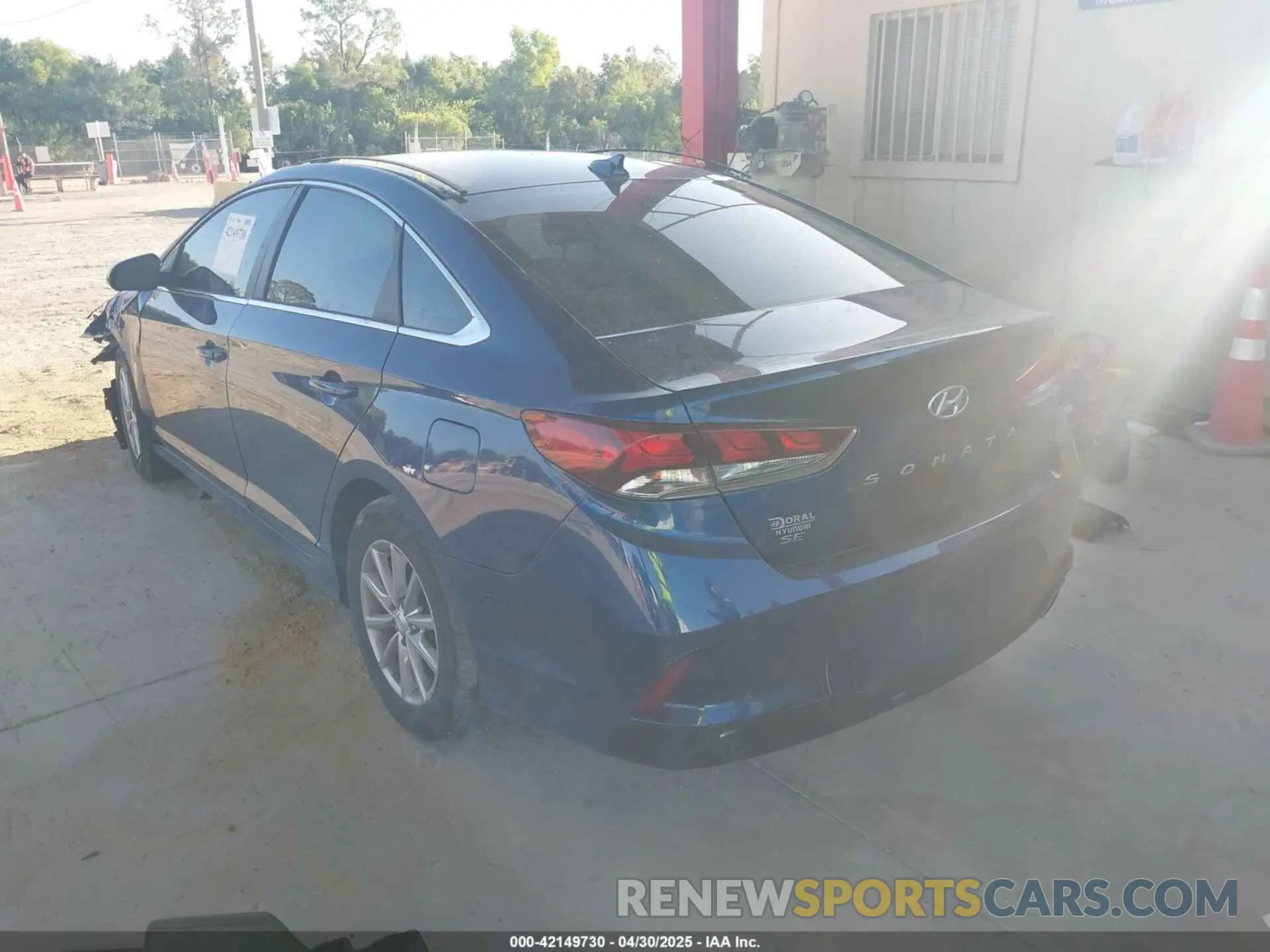 3 Фотография поврежденного автомобиля 5NPE24AF2KH780972 HYUNDAI SONATA 2019