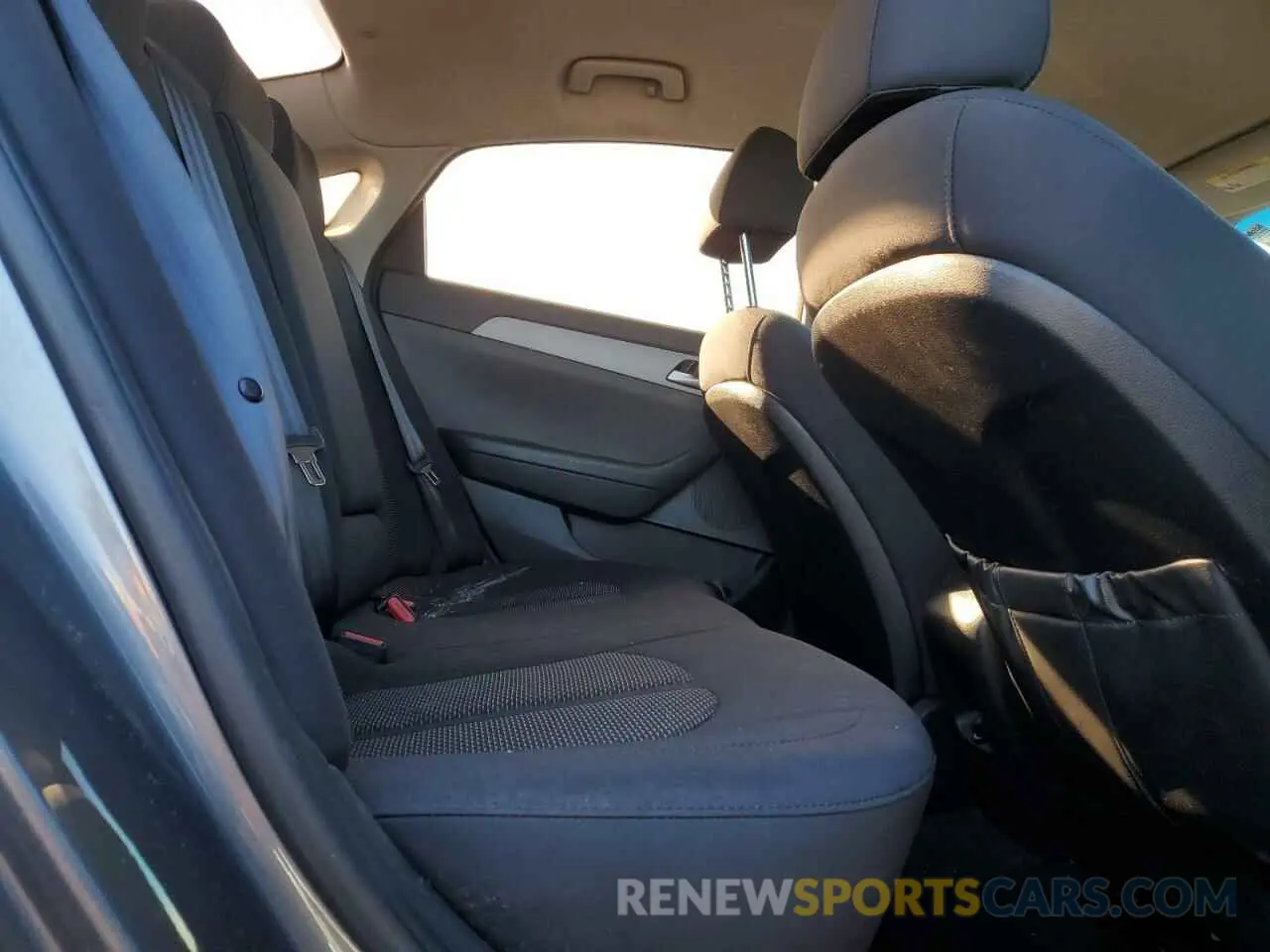 10 Photograph of a damaged car 5NPE24AF2KH803280 HYUNDAI SONATA 2019