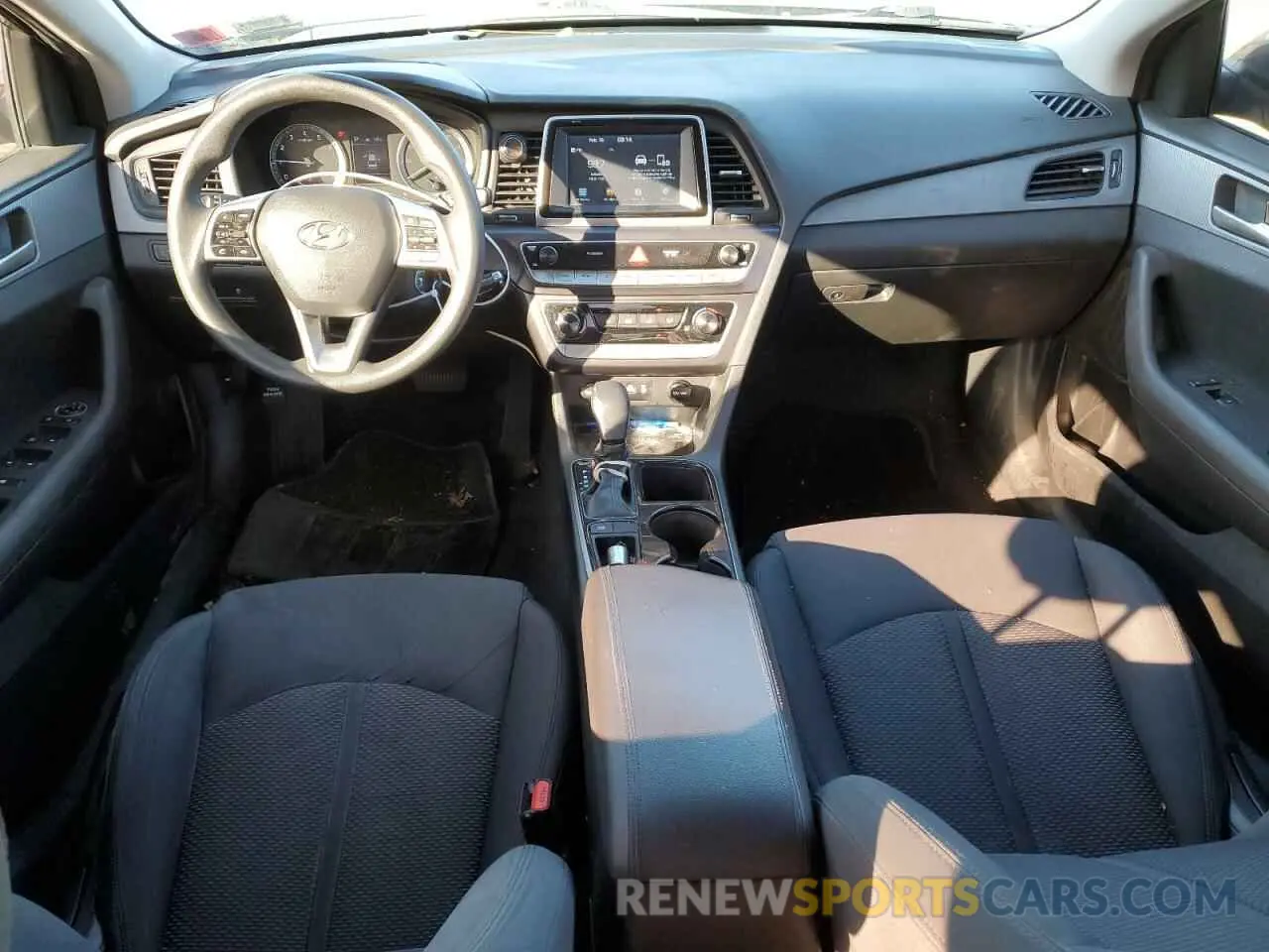 8 Photograph of a damaged car 5NPE24AF2KH803280 HYUNDAI SONATA 2019