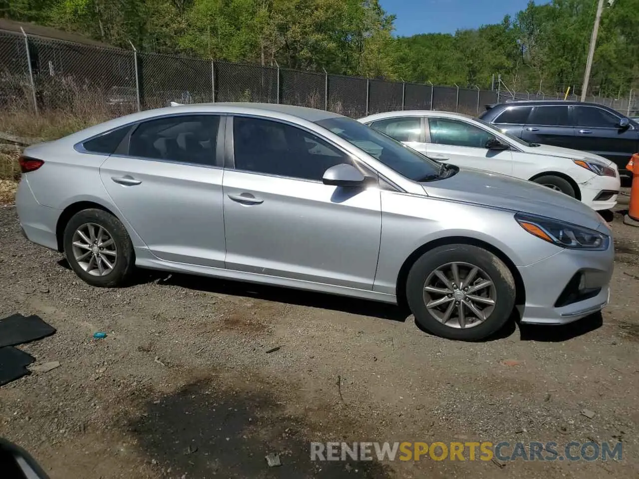 4 Photograph of a damaged car 5NPE24AF3KH733045 HYUNDAI SONATA 2019