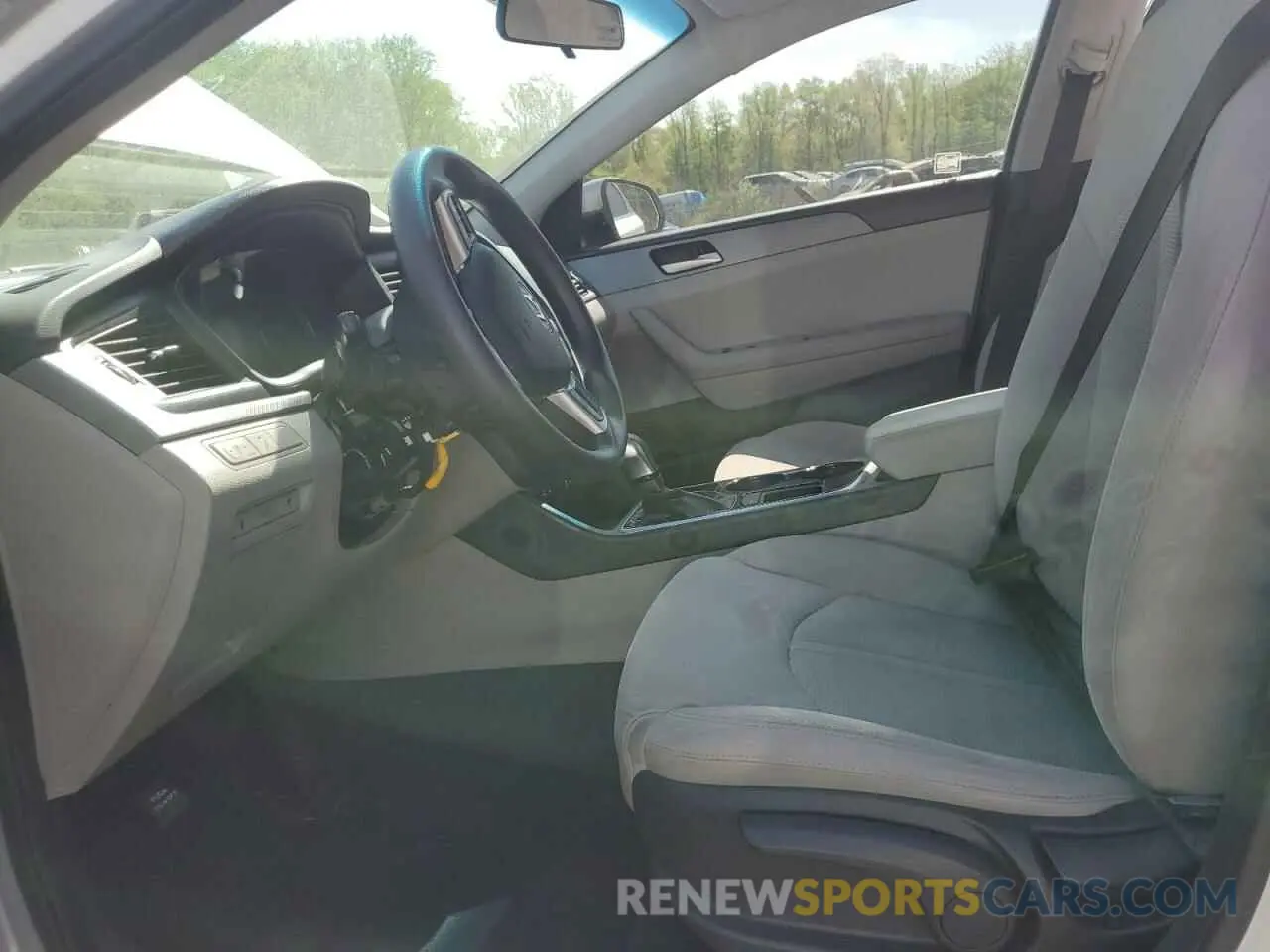 7 Photograph of a damaged car 5NPE24AF3KH733045 HYUNDAI SONATA 2019