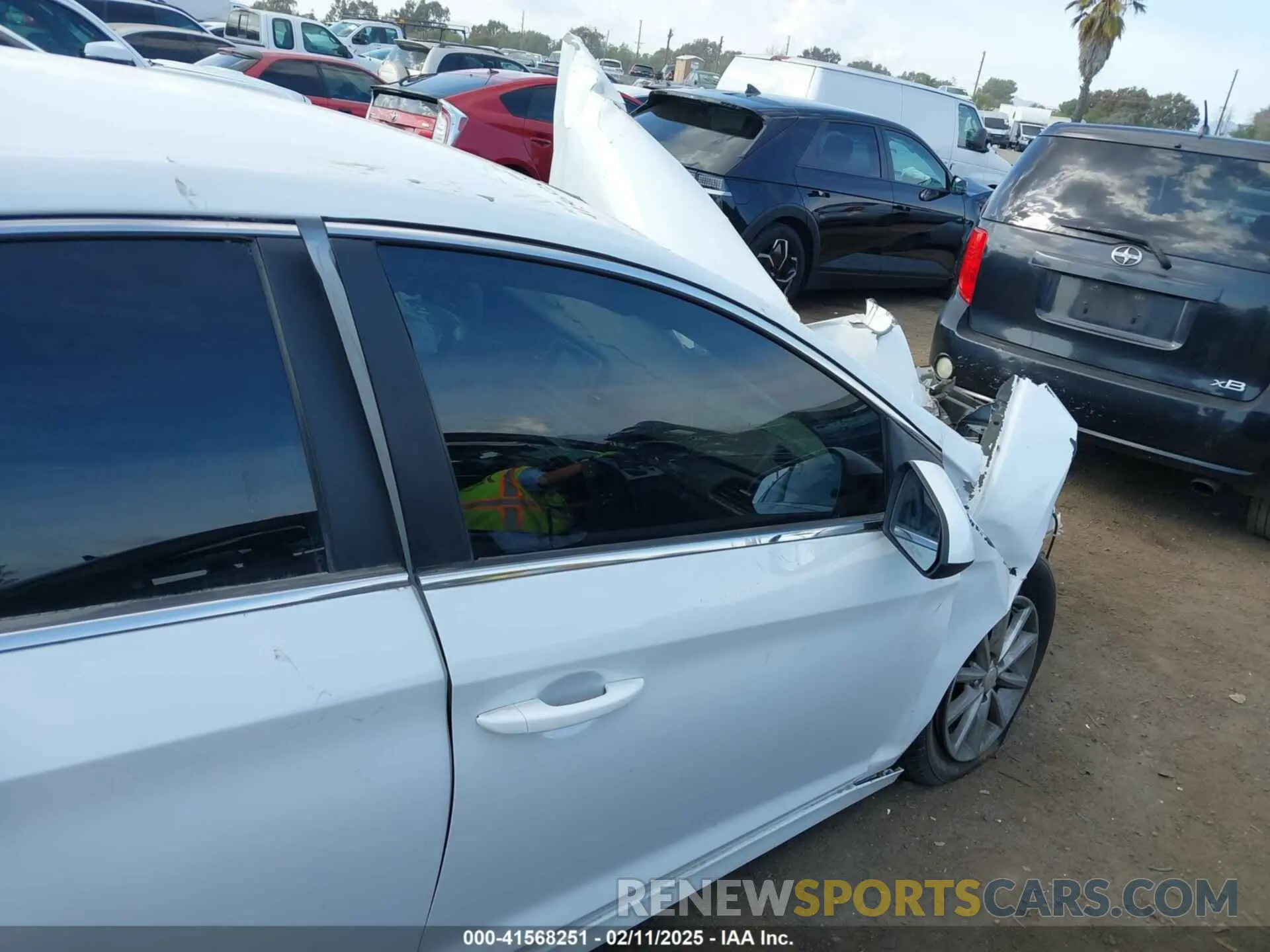 17 Фотография поврежденного автомобиля 5NPE24AF3KH738066 HYUNDAI SONATA 2019