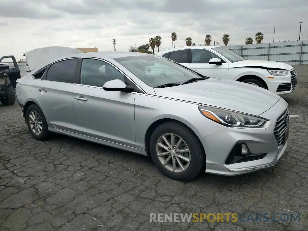 4 Photograph of a damaged car 5NPE24AF3KH752663 HYUNDAI SONATA 2019