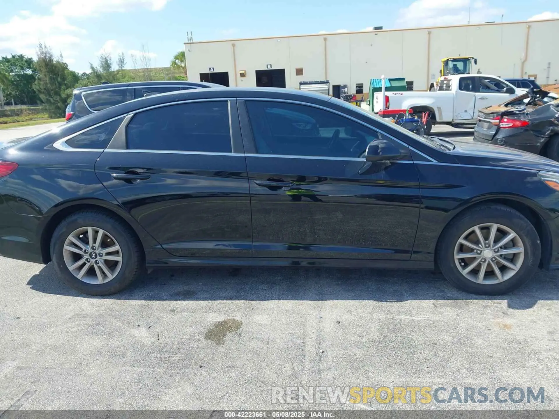13 Photograph of a damaged car 5NPE24AF3KH759550 HYUNDAI SONATA 2019