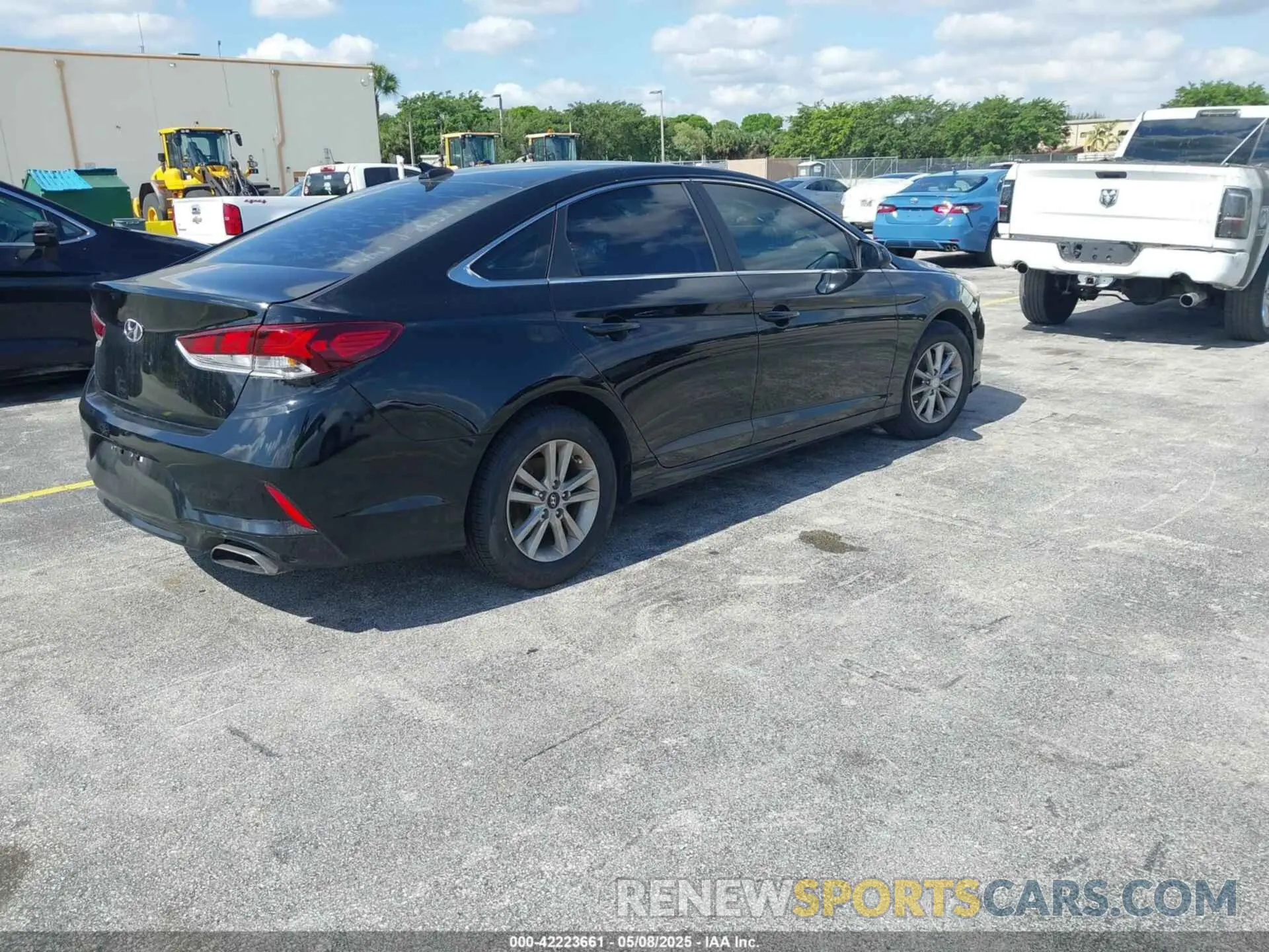 4 Photograph of a damaged car 5NPE24AF3KH759550 HYUNDAI SONATA 2019