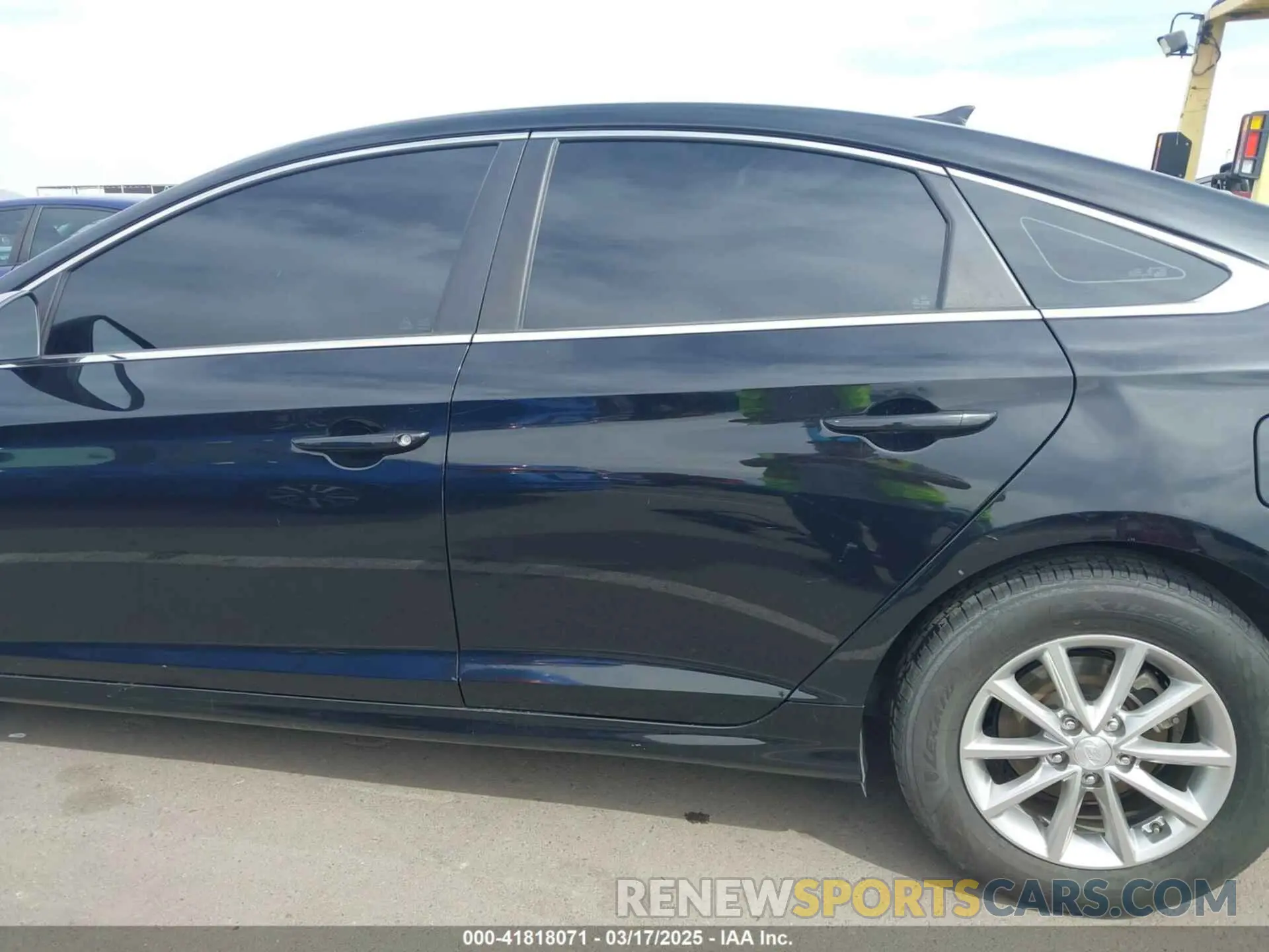 15 Photograph of a damaged car 5NPE24AF3KH765235 HYUNDAI SONATA 2019