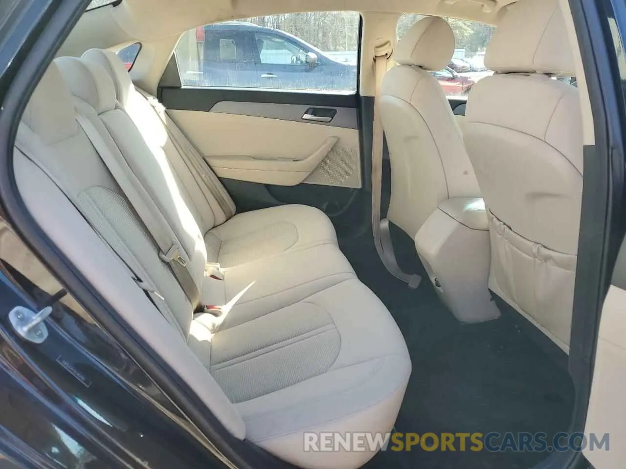 10 Photograph of a damaged car 5NPE24AF3KH809105 HYUNDAI SONATA 2019