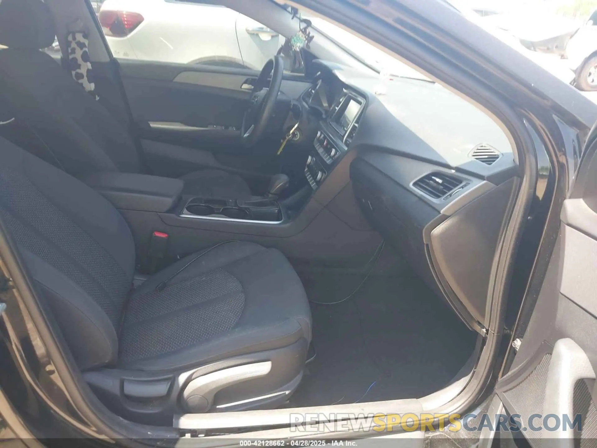 5 Фотография поврежденного автомобиля 5NPE24AF4KH754311 HYUNDAI SONATA 2019