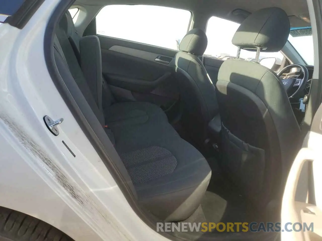 10 Photograph of a damaged car 5NPE24AF4KH766006 HYUNDAI SONATA 2019
