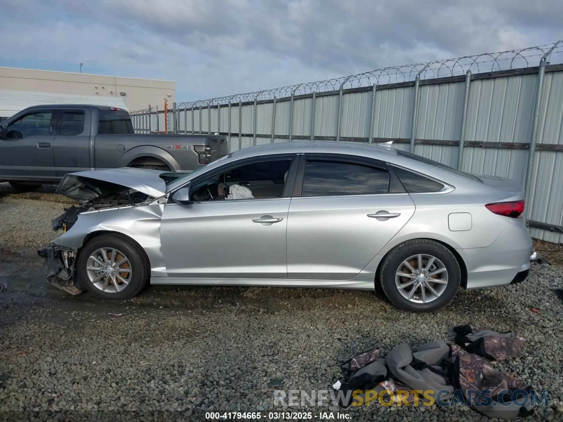 14 Photograph of a damaged car 5NPE24AF4KH766121 HYUNDAI SONATA 2019