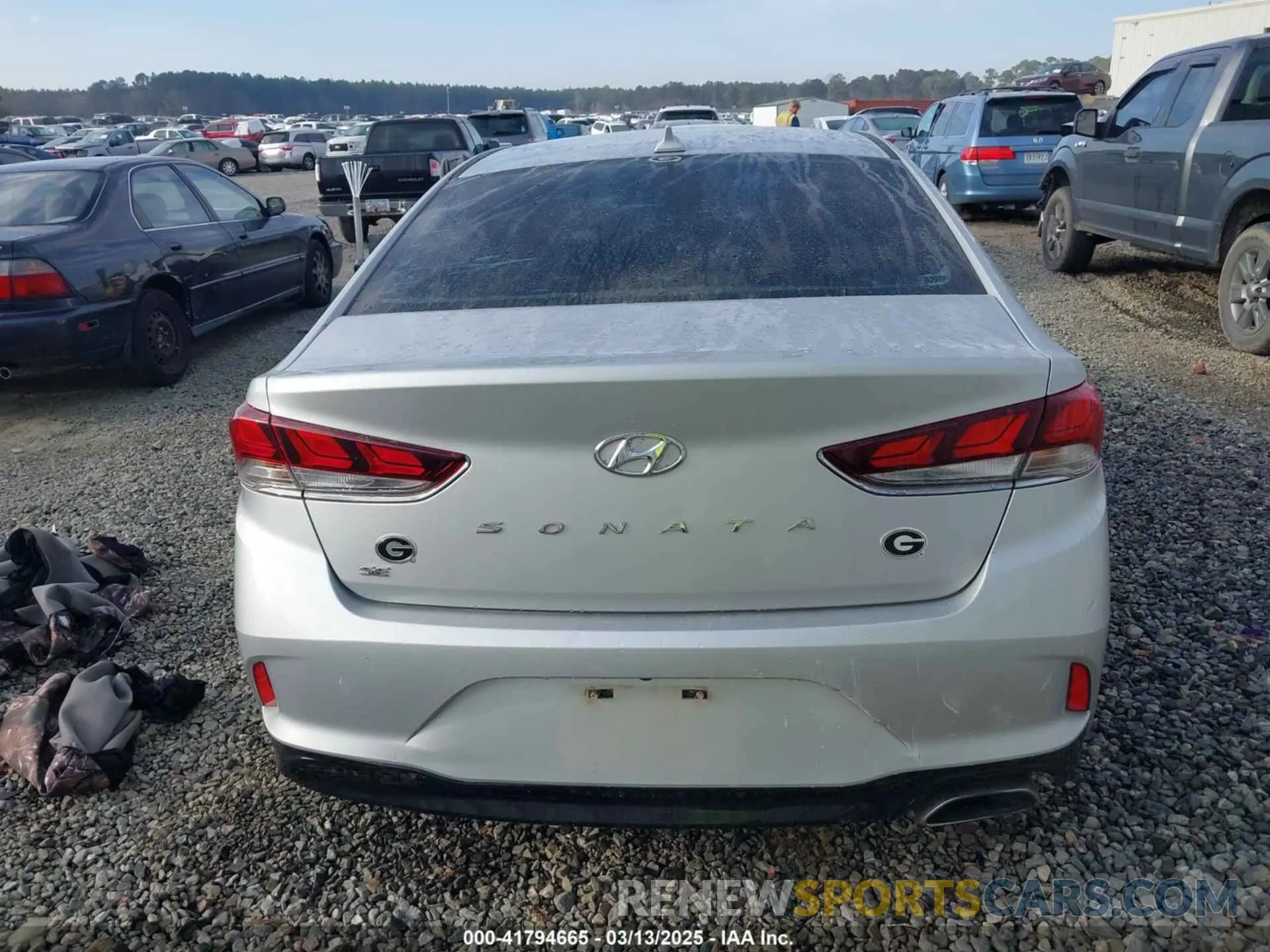 16 Photograph of a damaged car 5NPE24AF4KH766121 HYUNDAI SONATA 2019