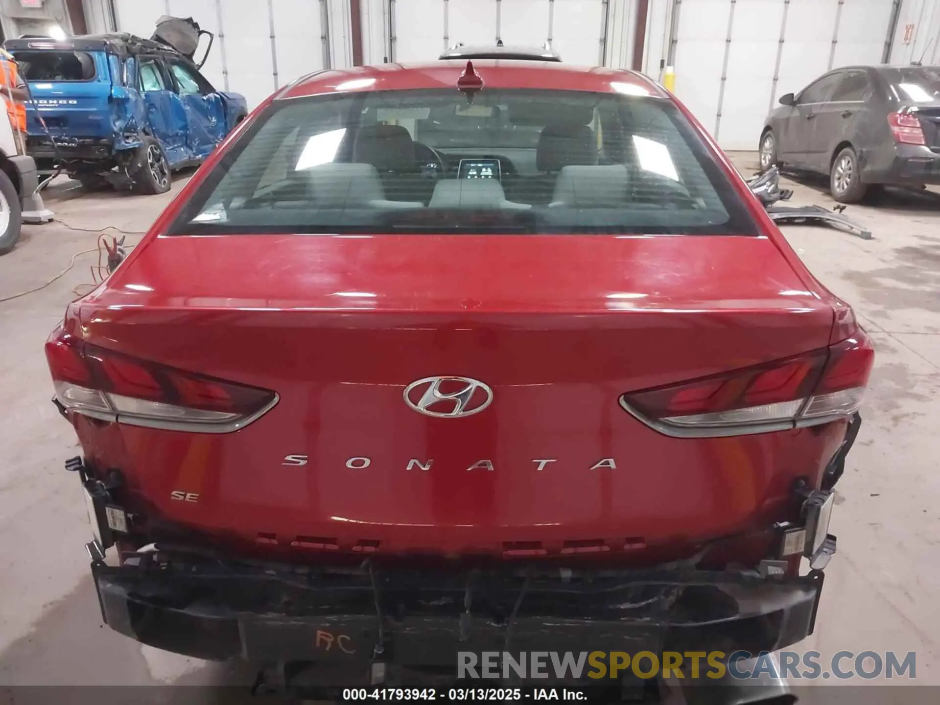 17 Photograph of a damaged car 5NPE24AF5KH735198 HYUNDAI SONATA 2019