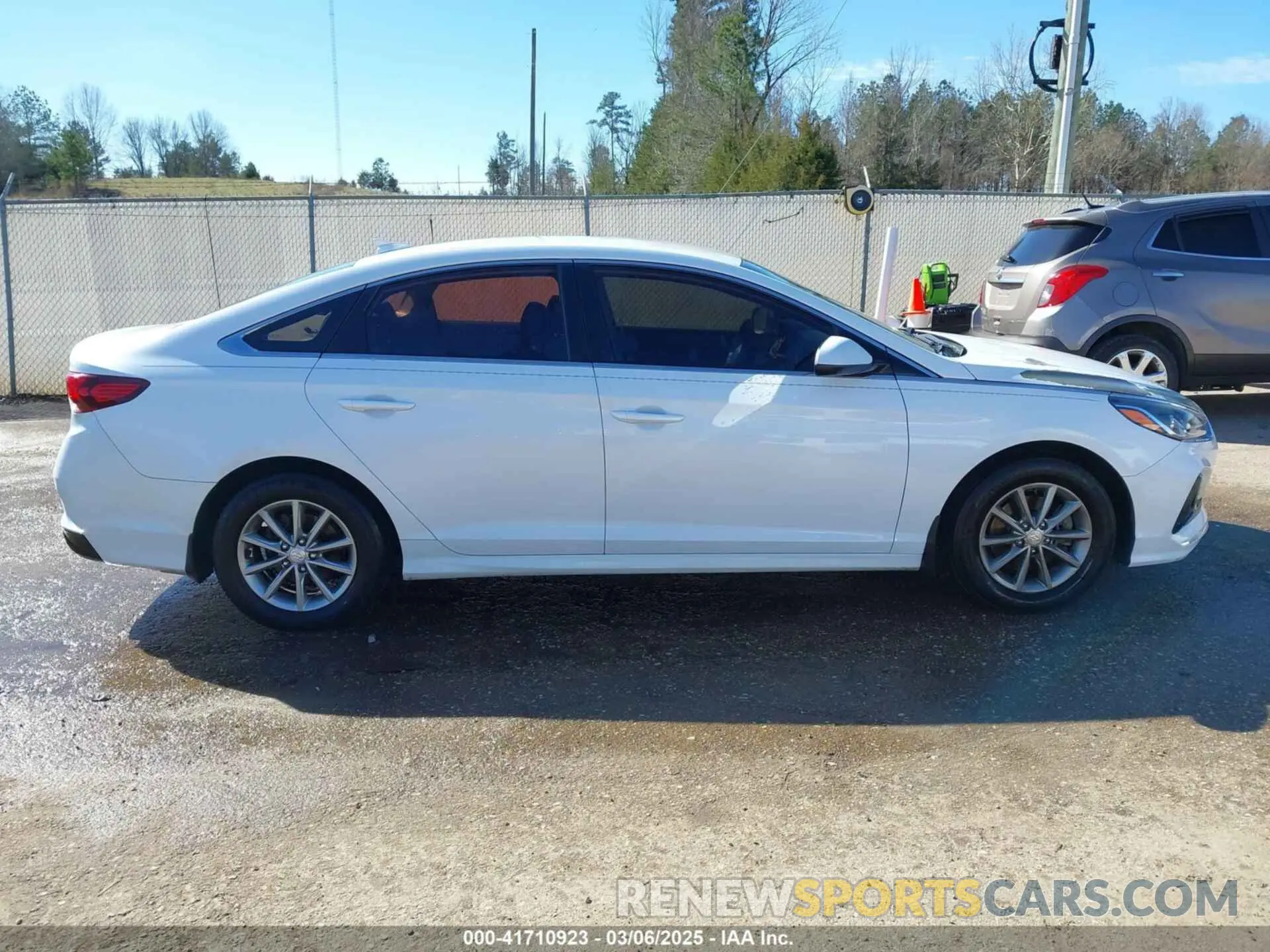 14 Фотография поврежденного автомобиля 5NPE24AF5KH738070 HYUNDAI SONATA 2019