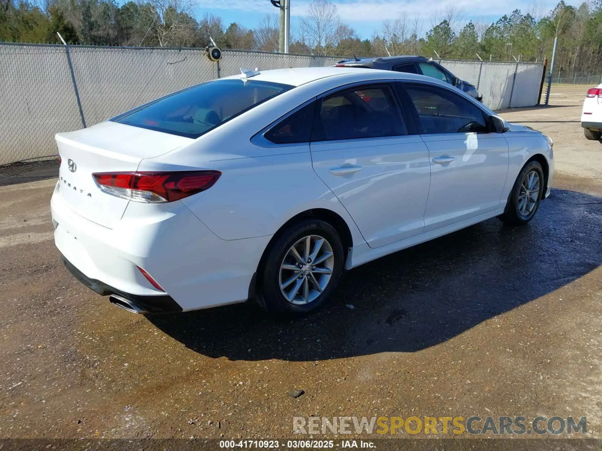 4 Фотография поврежденного автомобиля 5NPE24AF5KH738070 HYUNDAI SONATA 2019