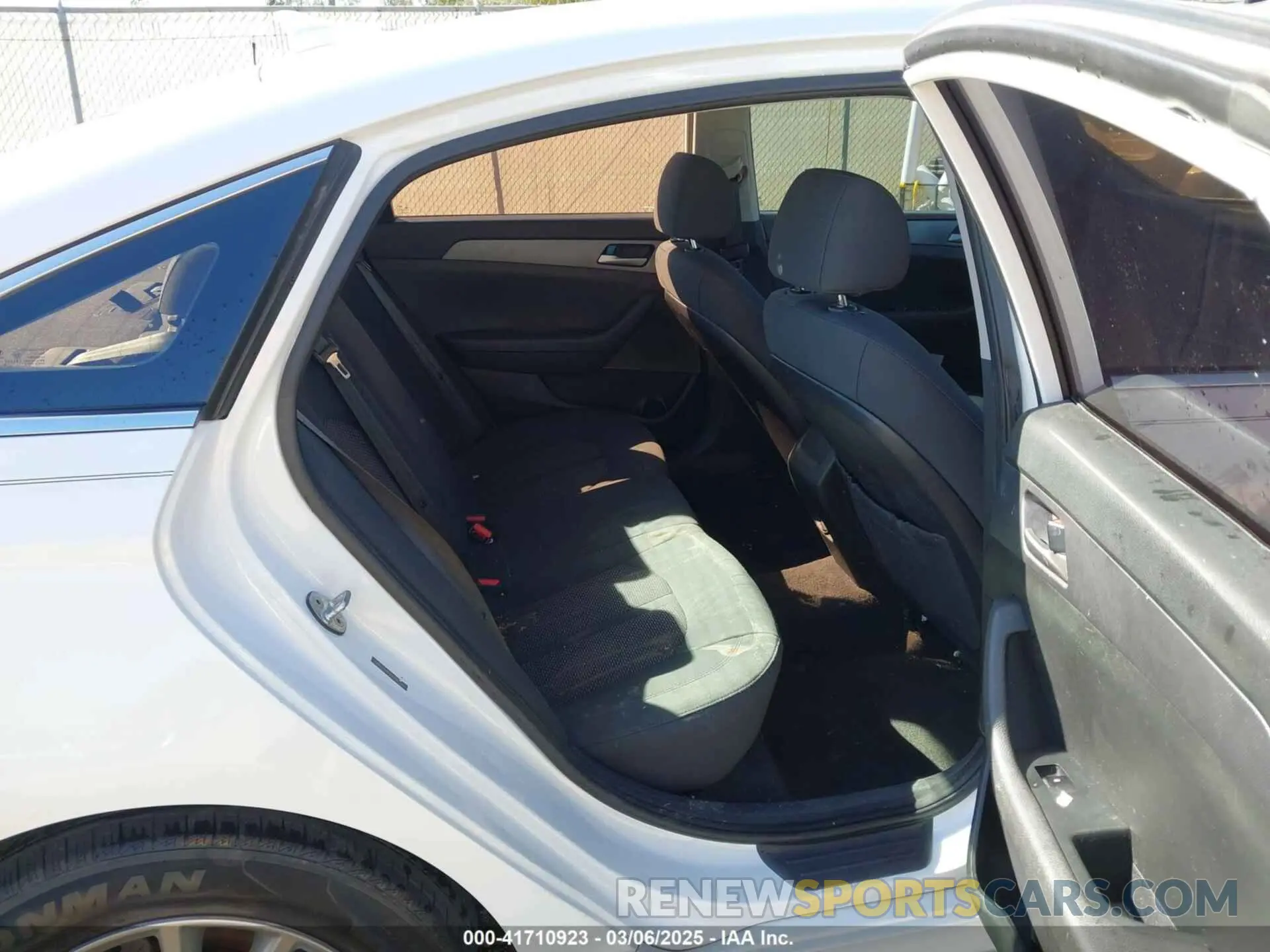 8 Фотография поврежденного автомобиля 5NPE24AF5KH738070 HYUNDAI SONATA 2019